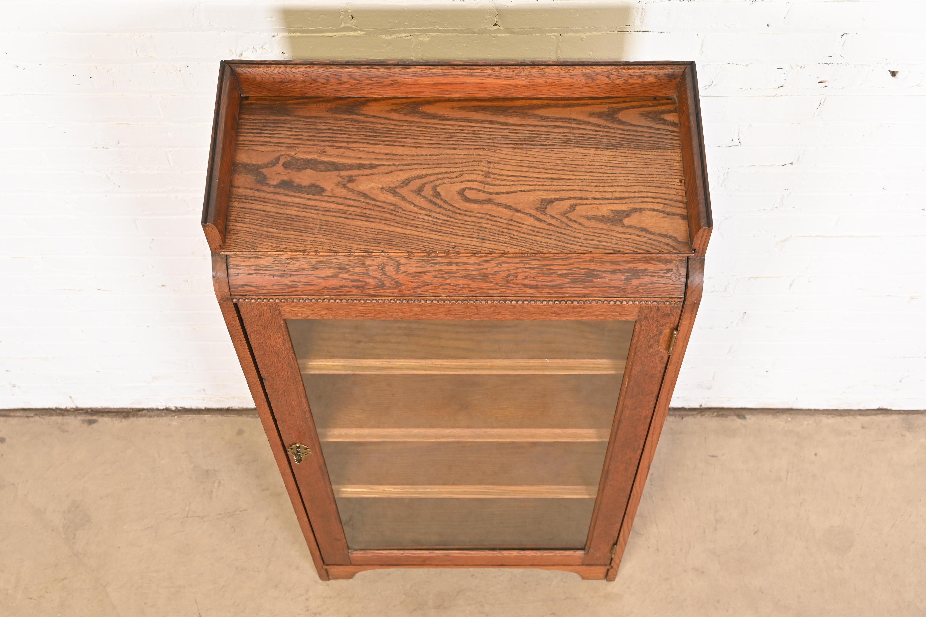 Antique Arts & Crafts Oak Bookcase Cabinet, Circa 1900 4