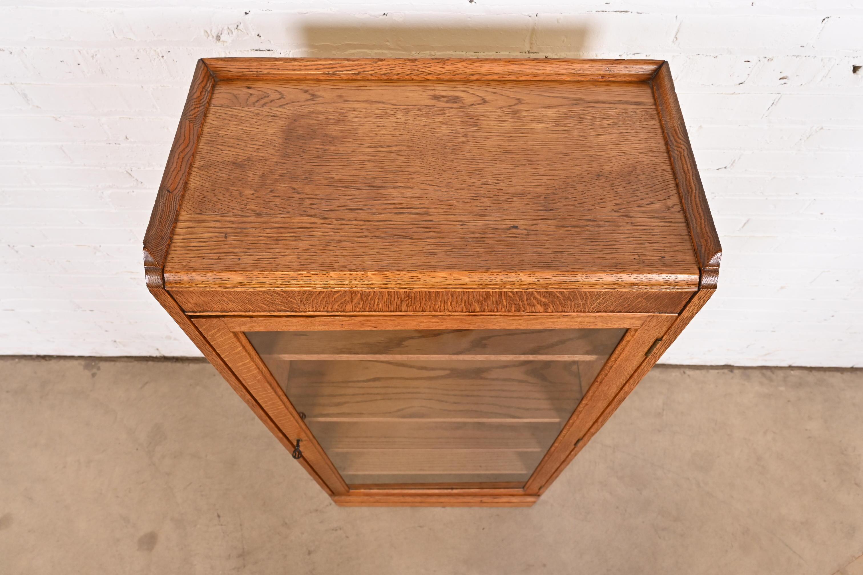 Antique Arts & Crafts Oak Bookcase Cabinet, Circa 1920s For Sale 3