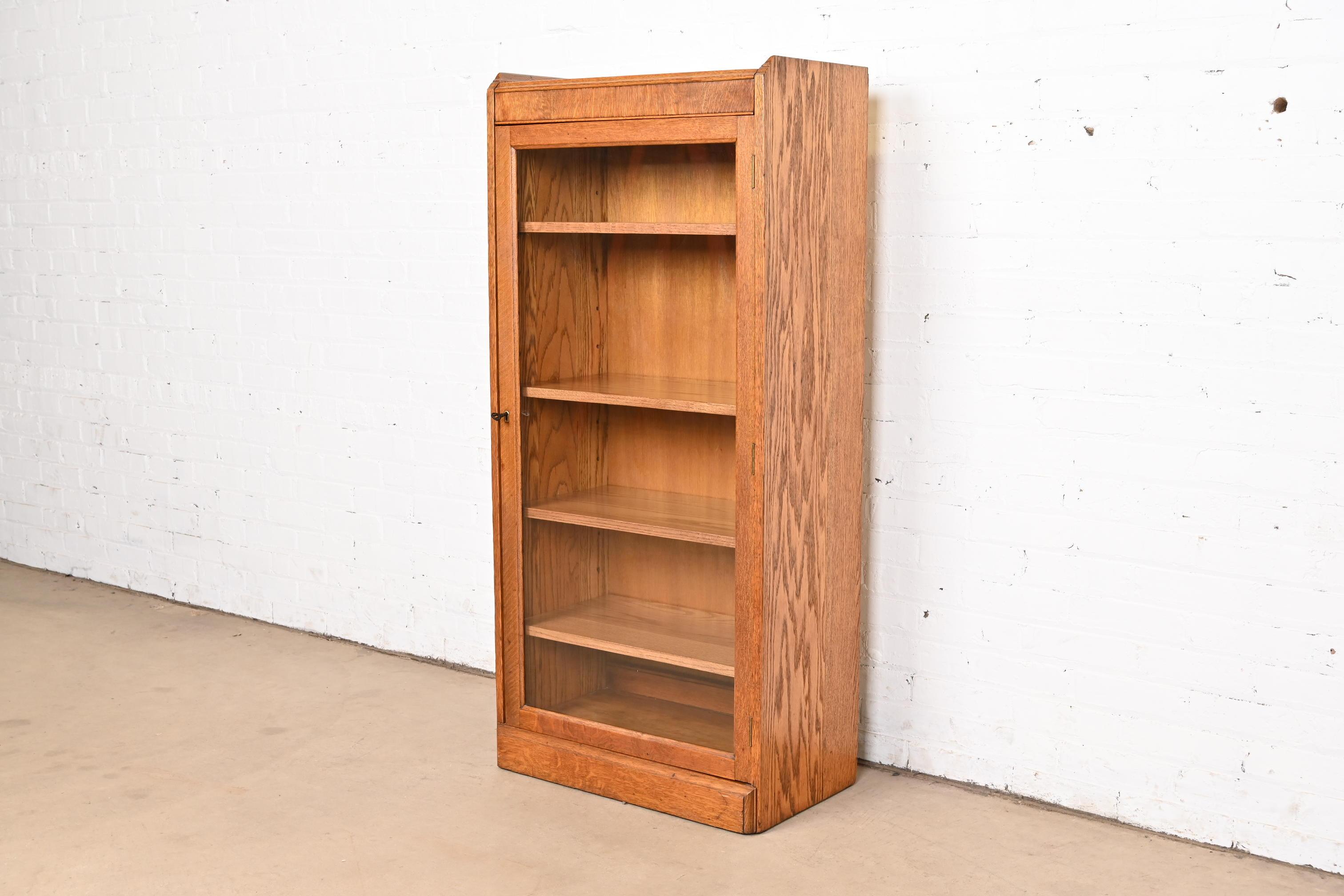 A gorgeous antique Mission or Arts & Crafts bookcase cabinet

In the manner of Stickley Brothers

USA, Circa 1920s

Oak, with glass front door. Cabinet locks, and key is included.

Measures: 24.38