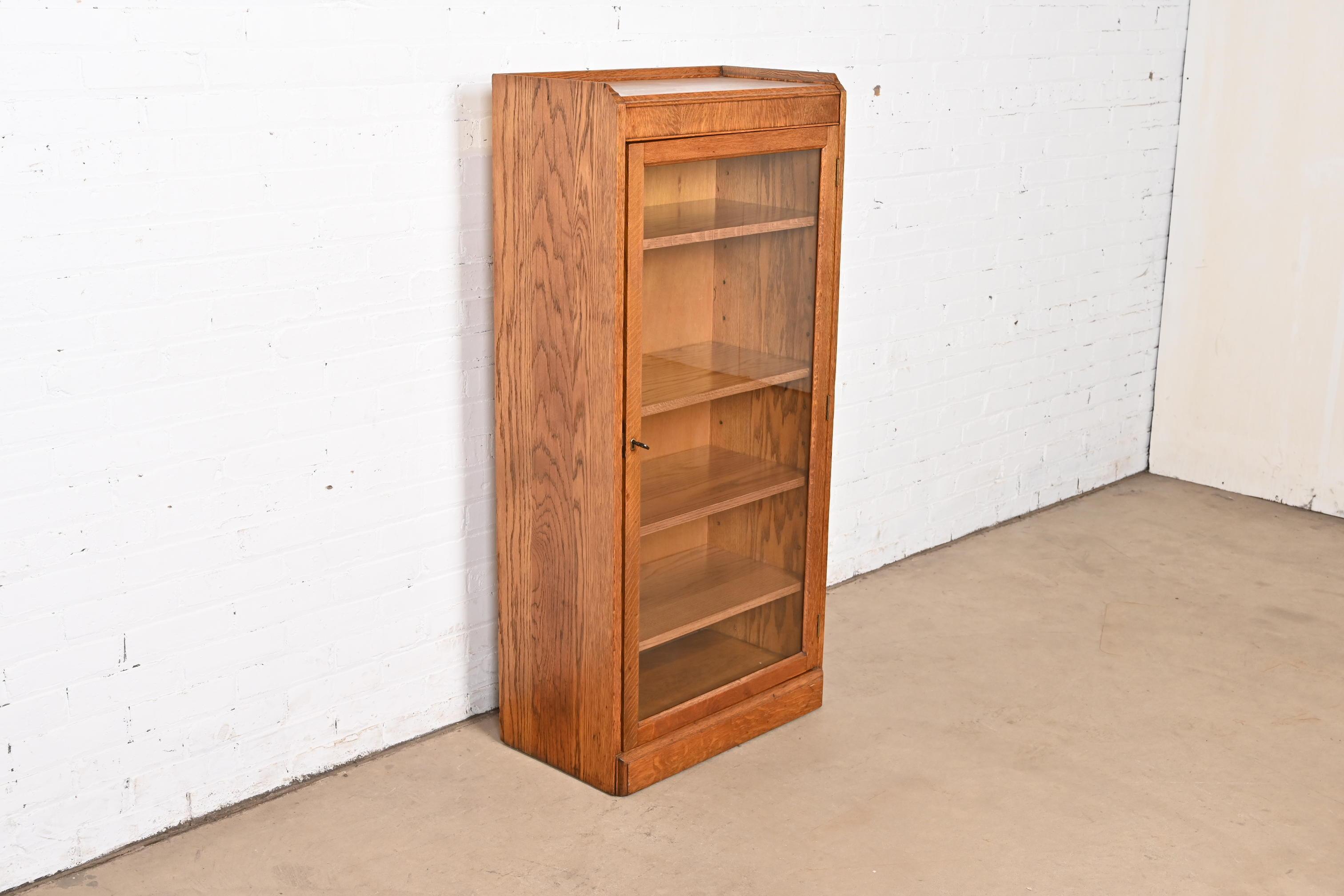 Antique Arts & Crafts Oak Bookcase Cabinet, Circa 1920s In Good Condition For Sale In South Bend, IN