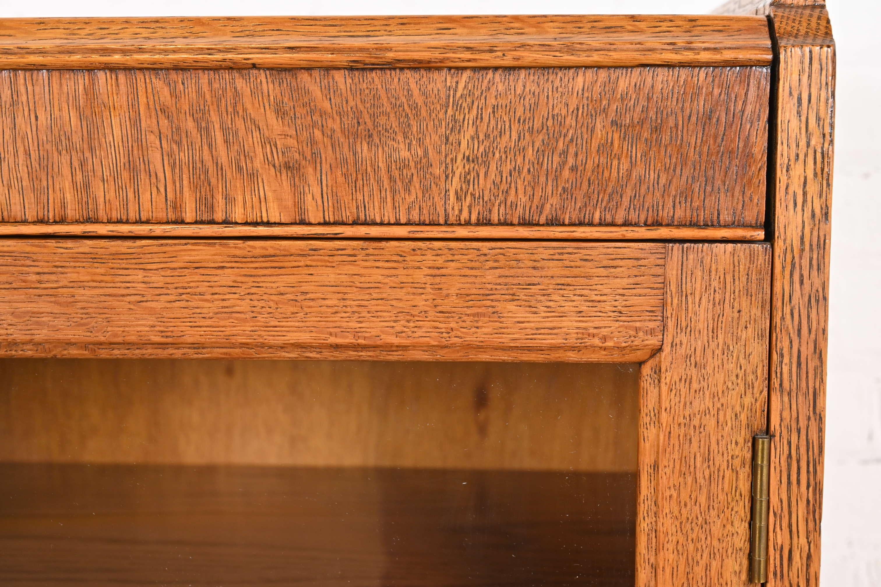 Antique Arts & Crafts Oak Bookcase Cabinet, Circa 1920s For Sale 2