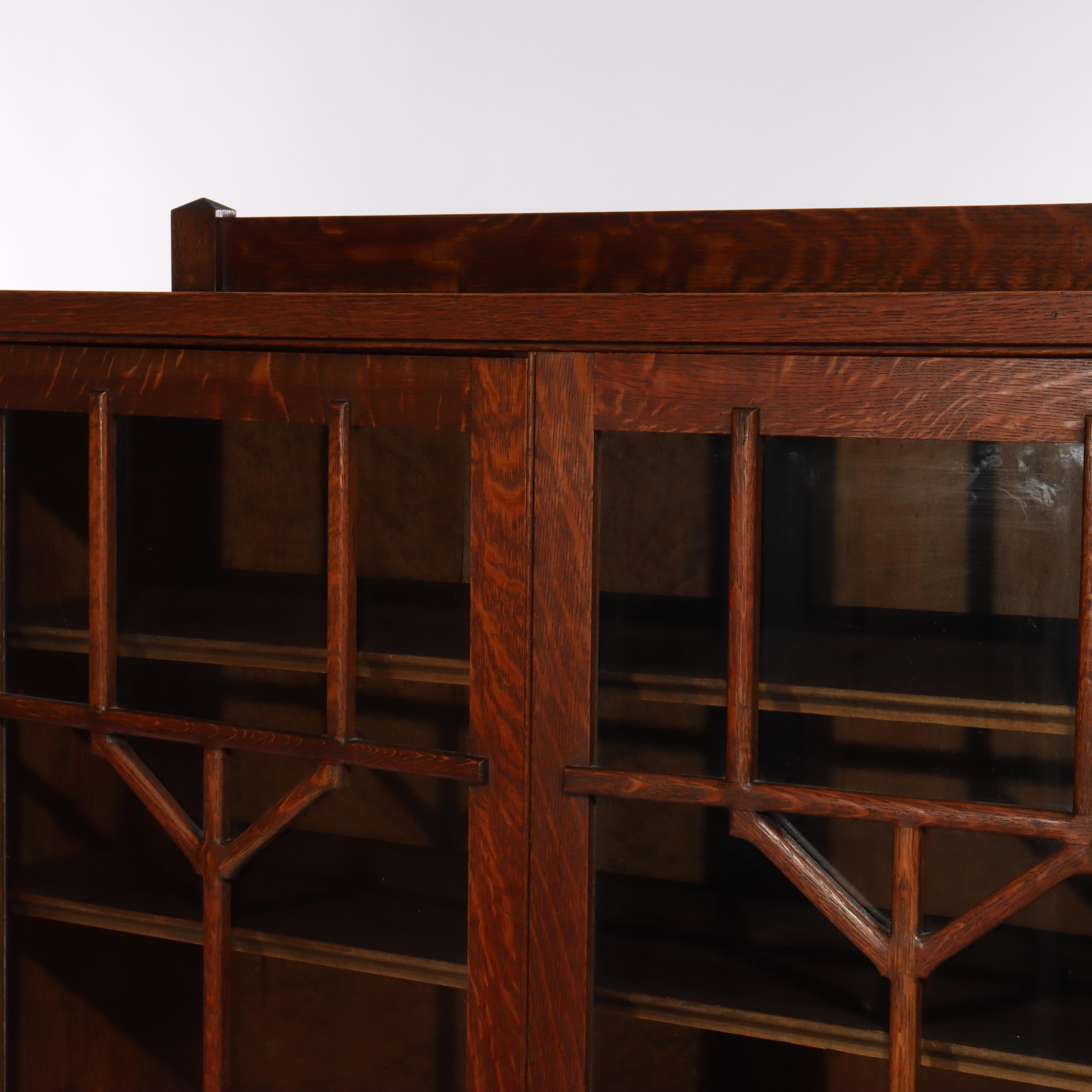 20ième siècle Ancienne bibliothèque à deux portes en Oak Arts & Crafts C1920 en vente