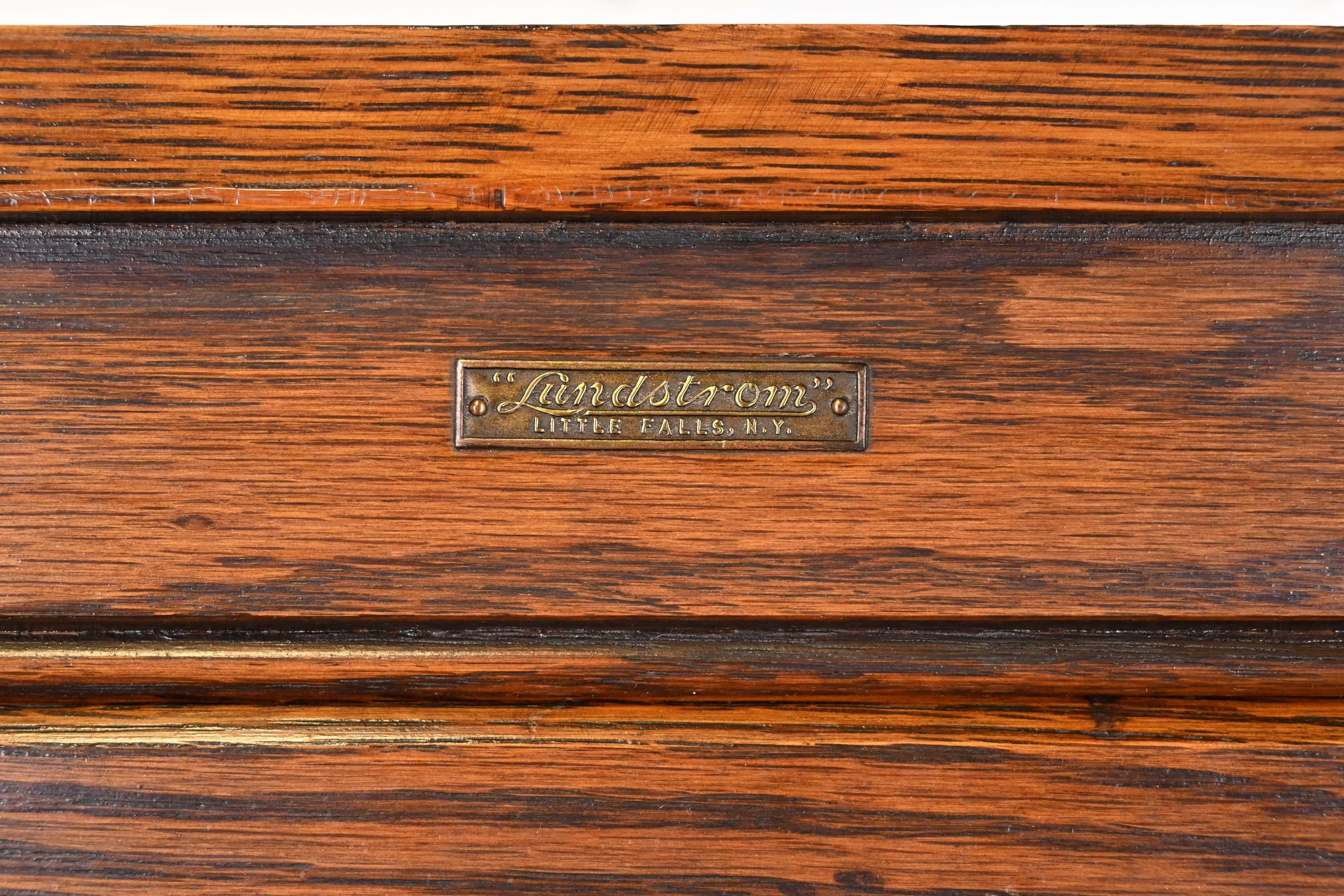 Antica libreria barrister a cinque pile in Oak di Lundstrom, Circa 1920 in vendita 4