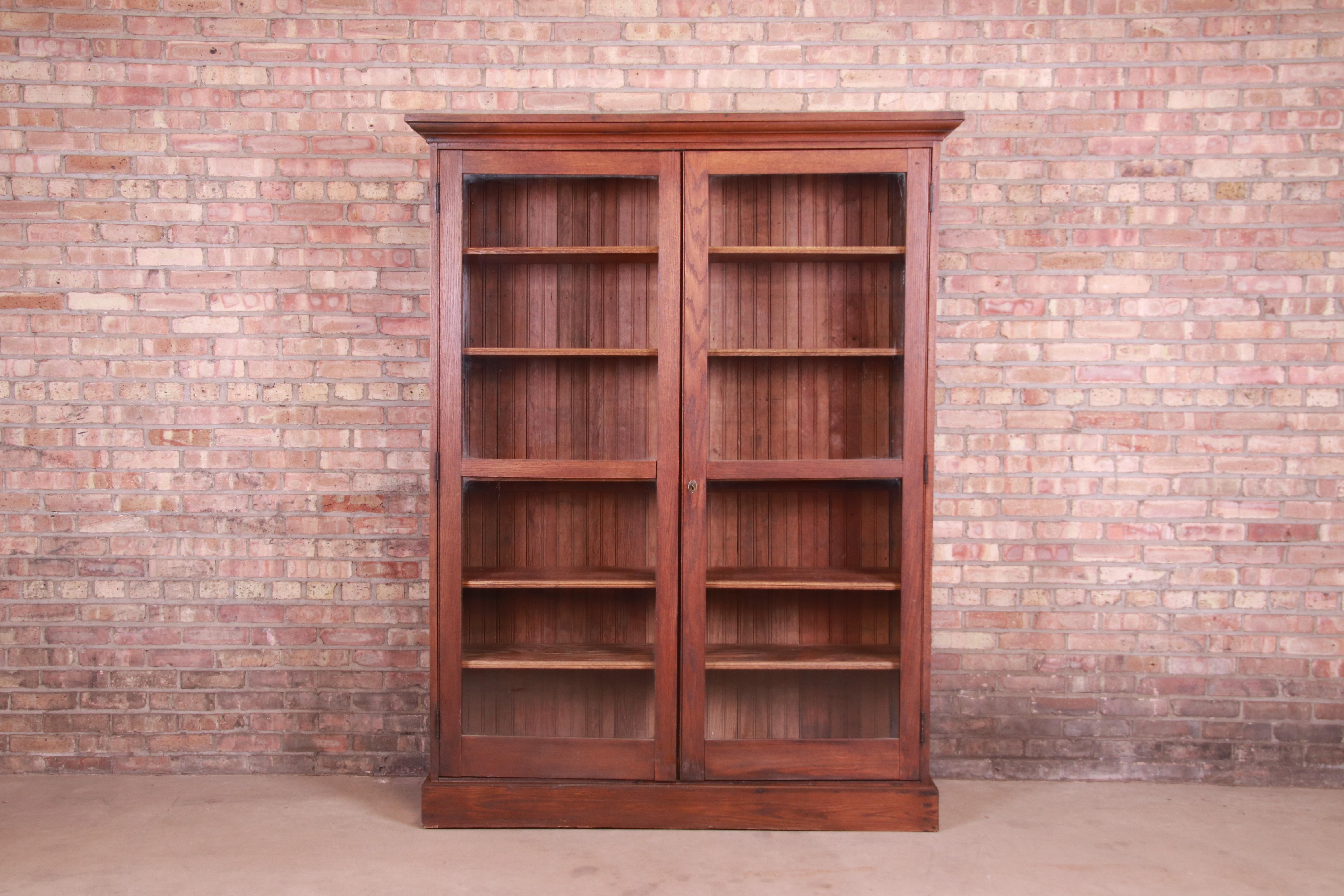 A gorgeous antique glass front bookcase

USA, Circa 1900

Oak, with original glass doors and brass hardware.

Measures: 59.75