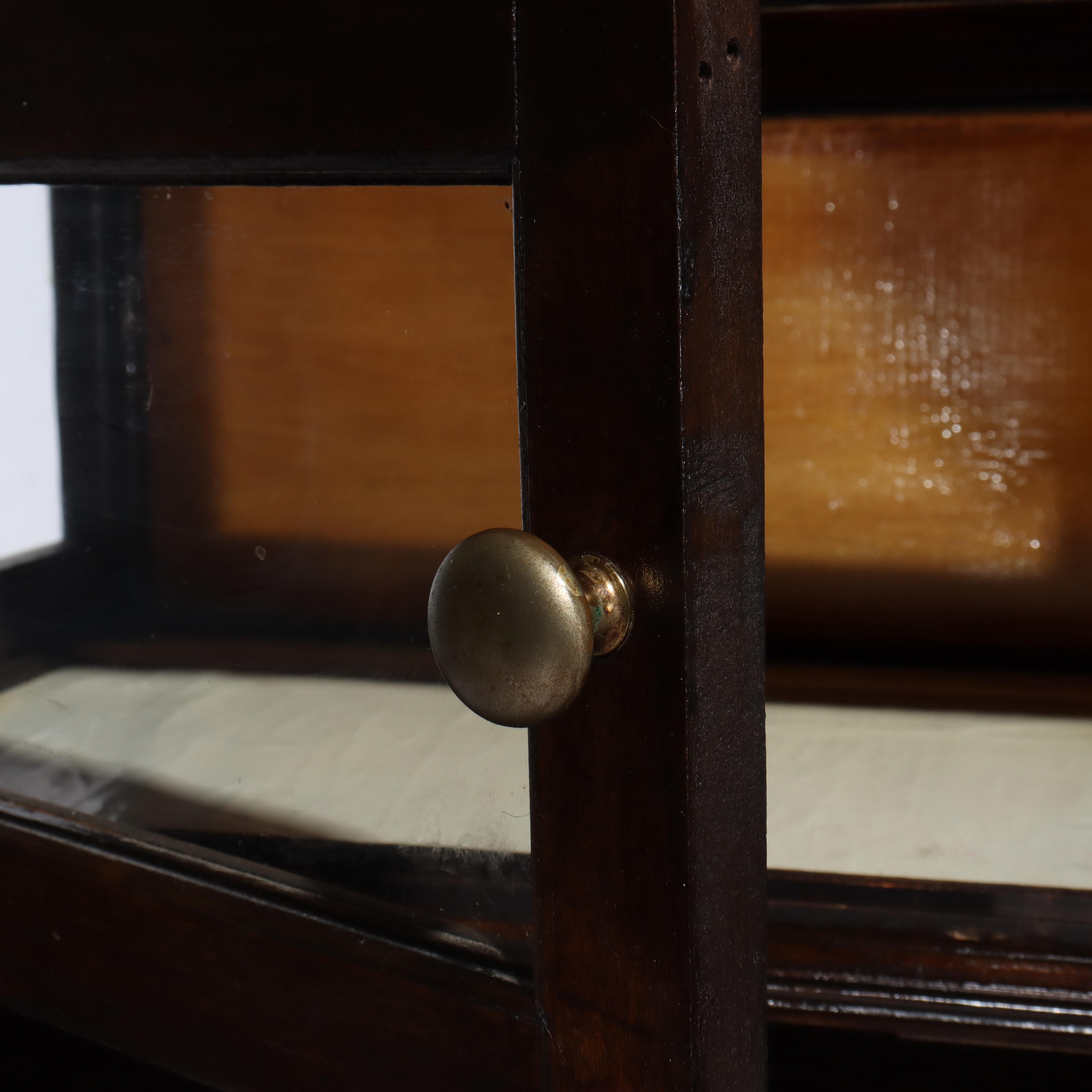 XX secolo Antico mobile musicale/archivio in Oak con ante in vetro del 1910 ca. in vendita