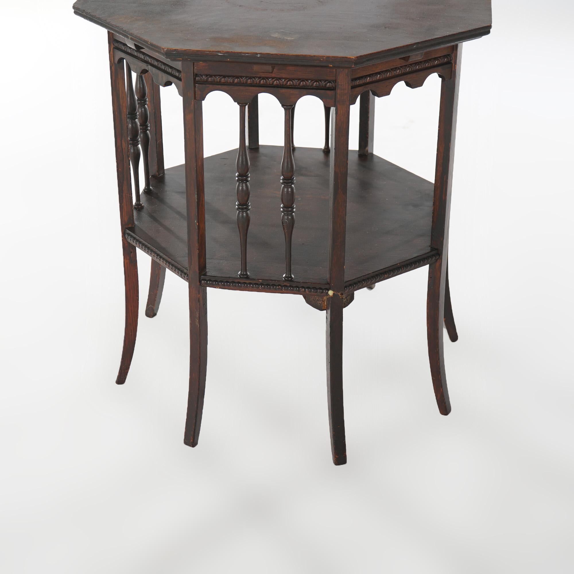 20ième siècle Ancienne table d'appoint octogonale en chêne Arts & Crafts, vers 1910 en vente