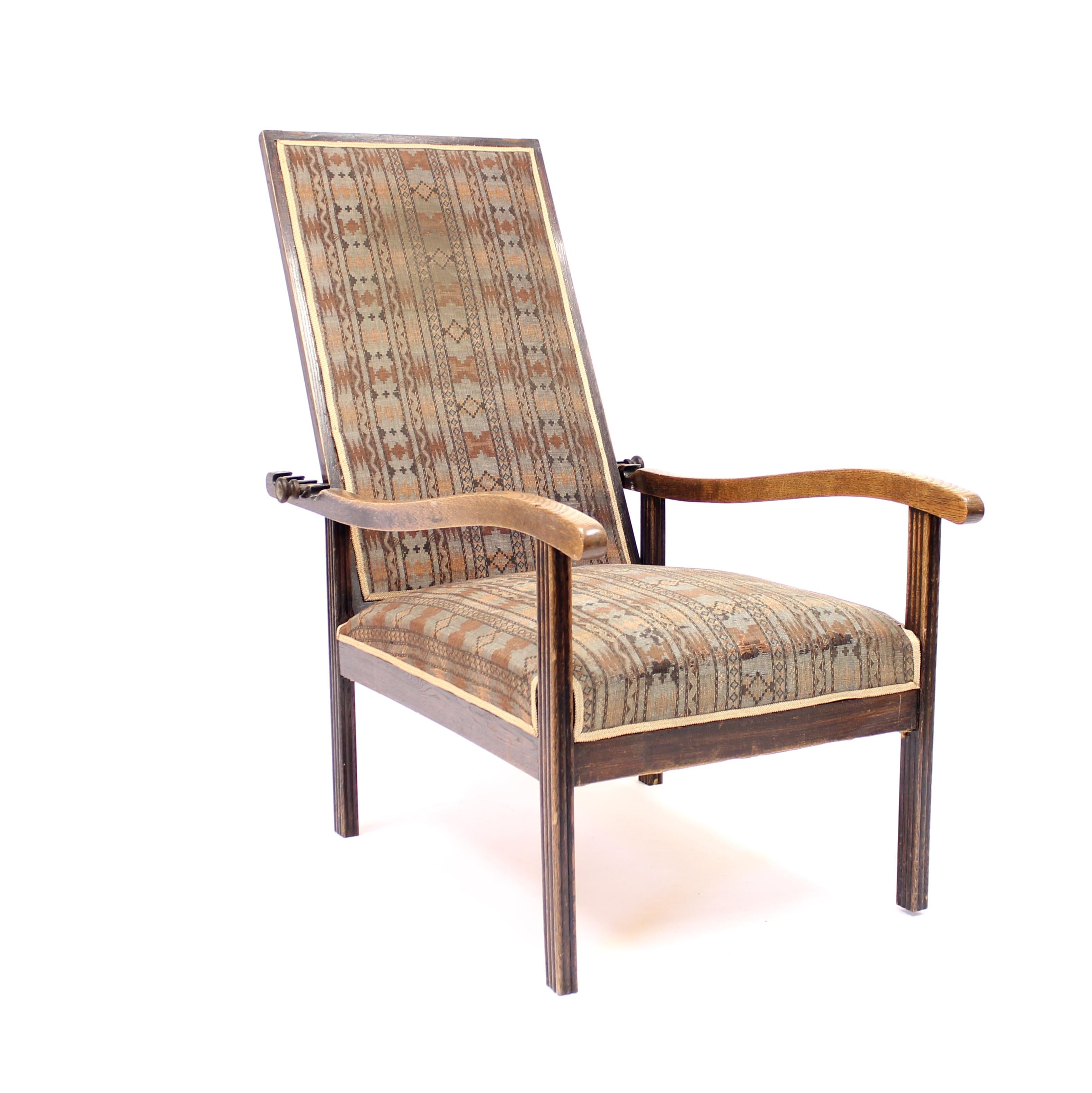 Arts and Crafts Antique Arts & Crafts Oak Reclining Chair, Early 20th Century For Sale