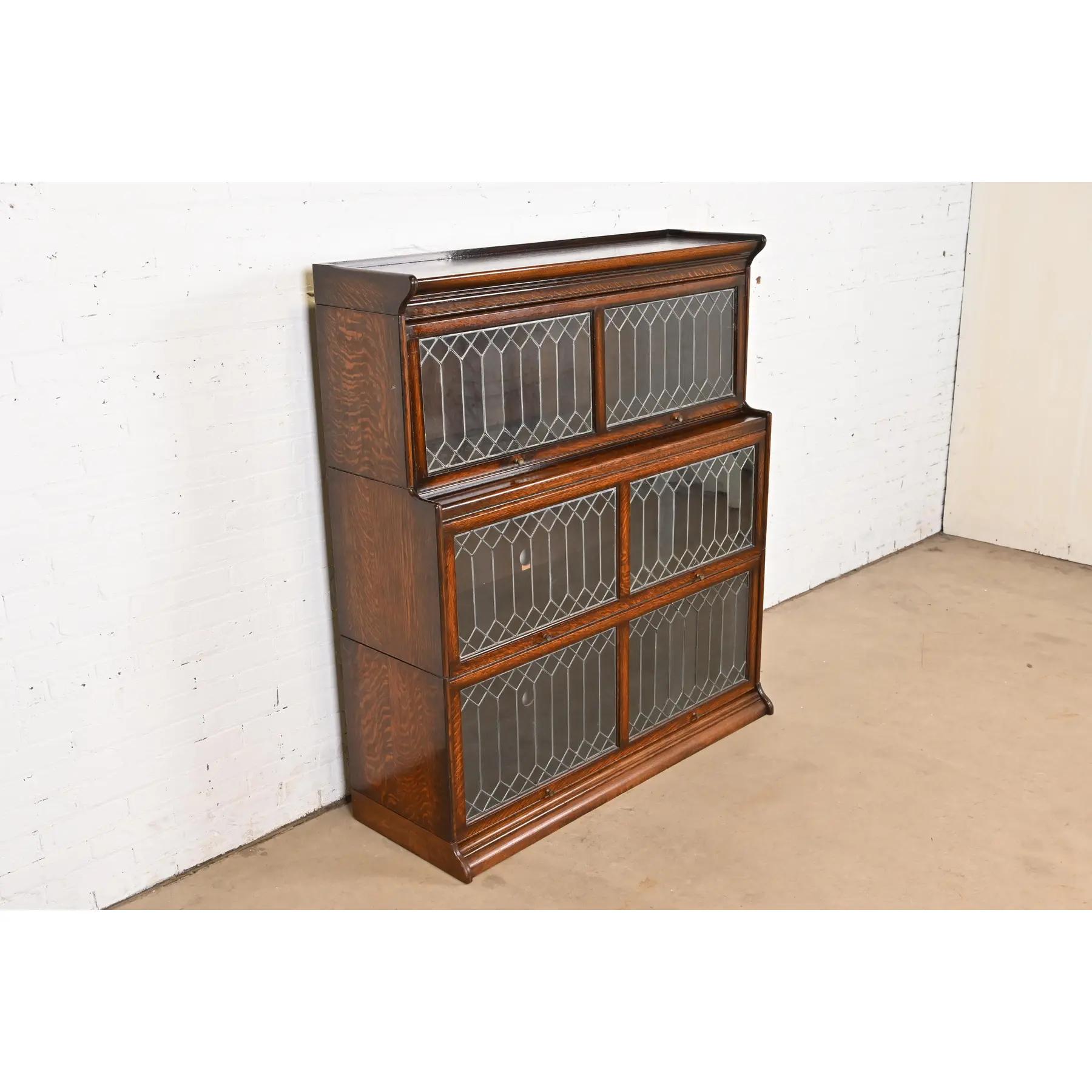 Antique Arts & Crafts Oak Three-Stack Barrister Bookcase With Leaded Glass Doors In Good Condition In South Bend, IN