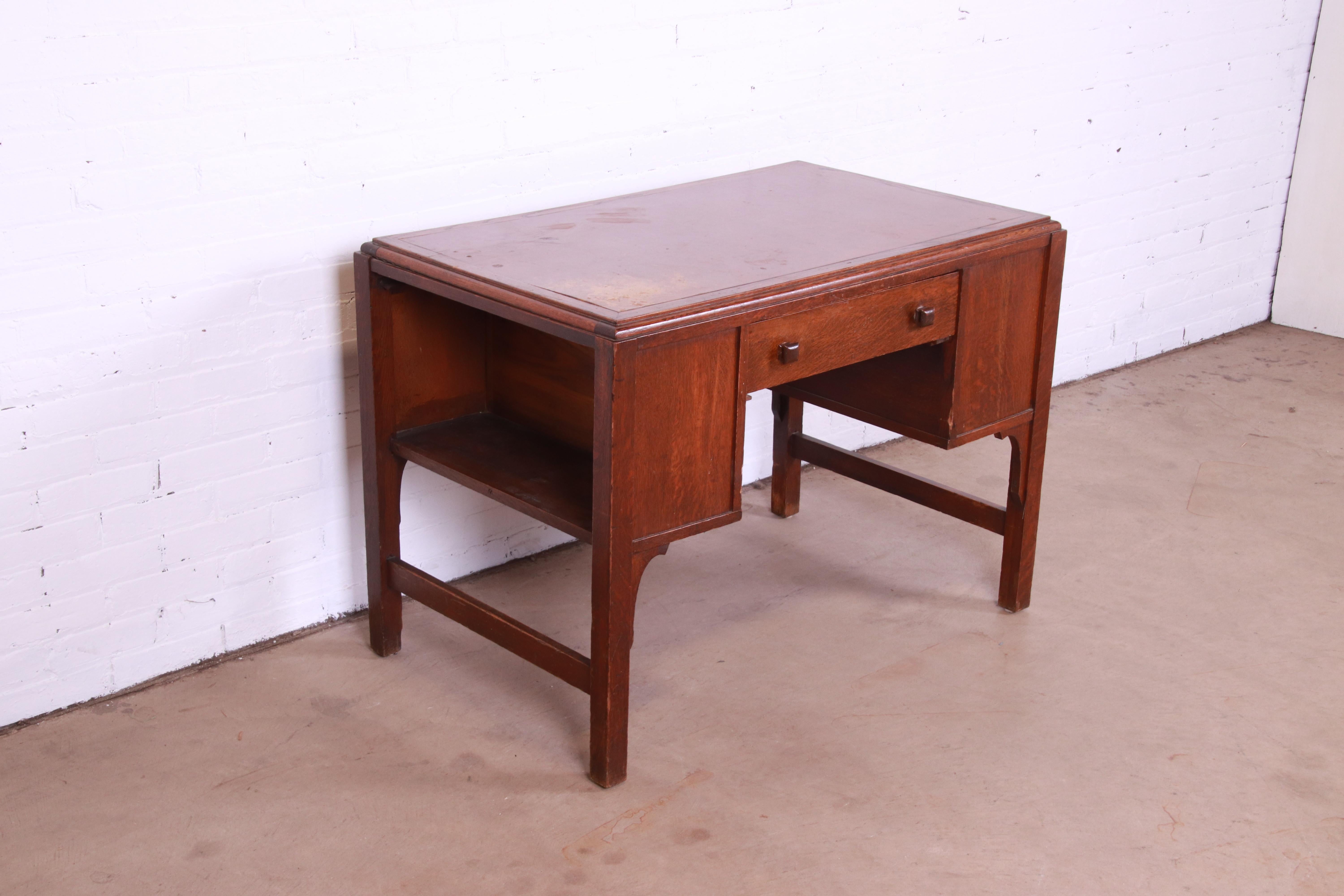 Antique Arts & Crafts Oak Writing Desk From Frank Lloyd Wright's DeRhodes House In Good Condition For Sale In South Bend, IN