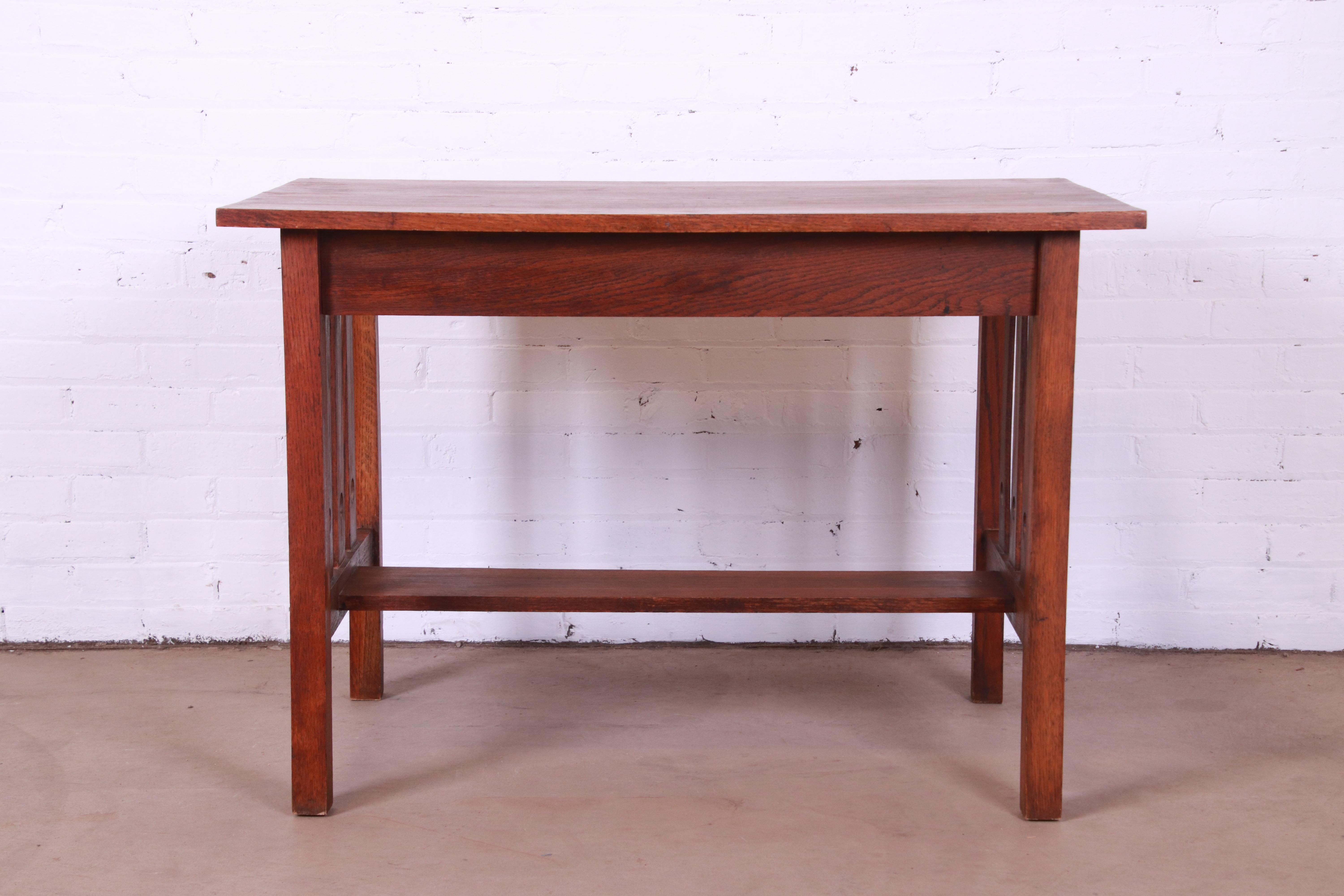 Antique Arts & Crafts Oak Writing Desk in the Manner of Stickley Brothers For Sale 5