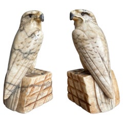 Paar antike handgeschnitzte amerikanische Adler-Buchstützen aus Alabaster, Arts and Crafts