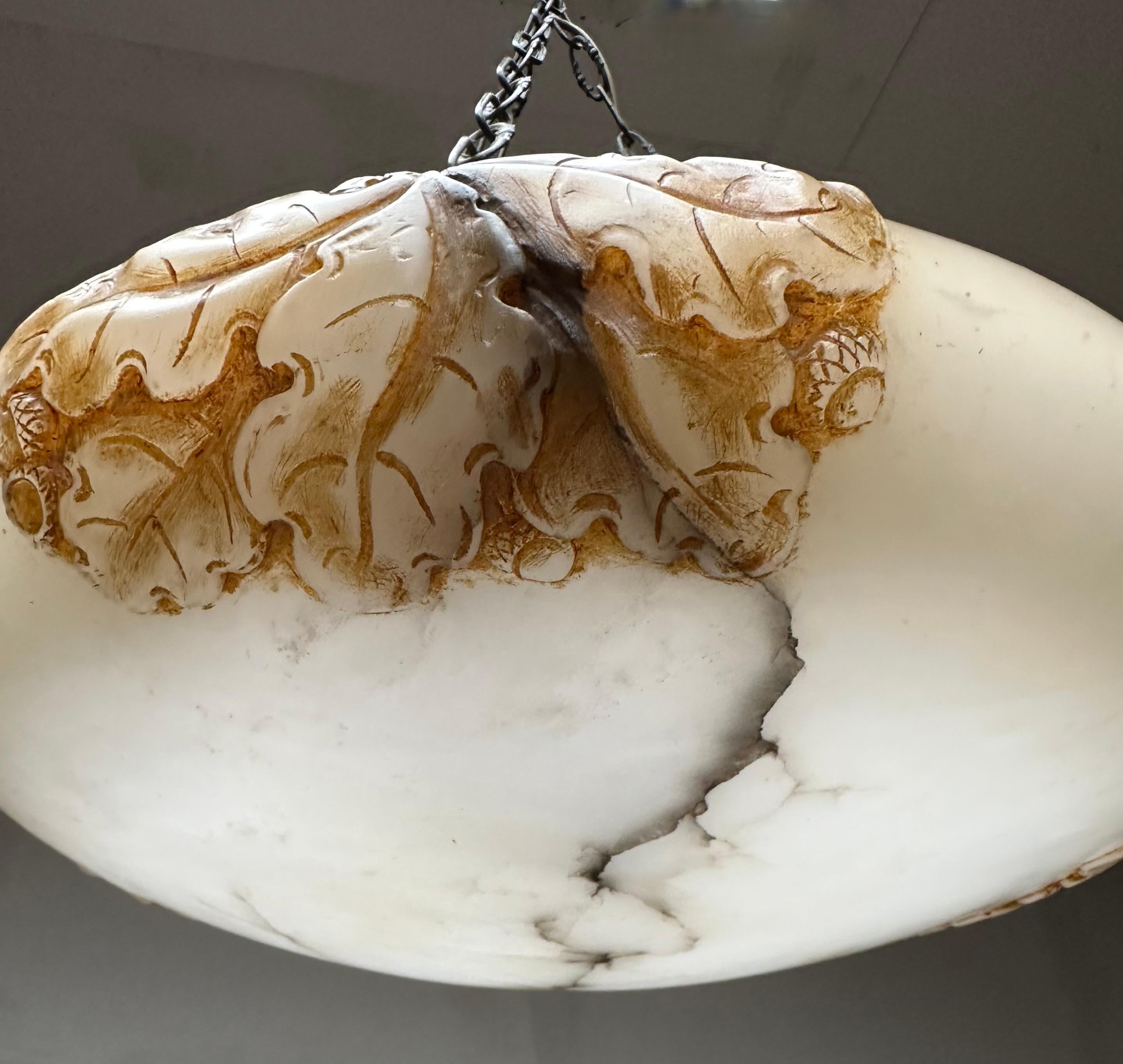 Lampe suspendue Arts & Crafts ancienne avec un étonnant grand abat-jour en albâtre sculpté 1920 en vente 7