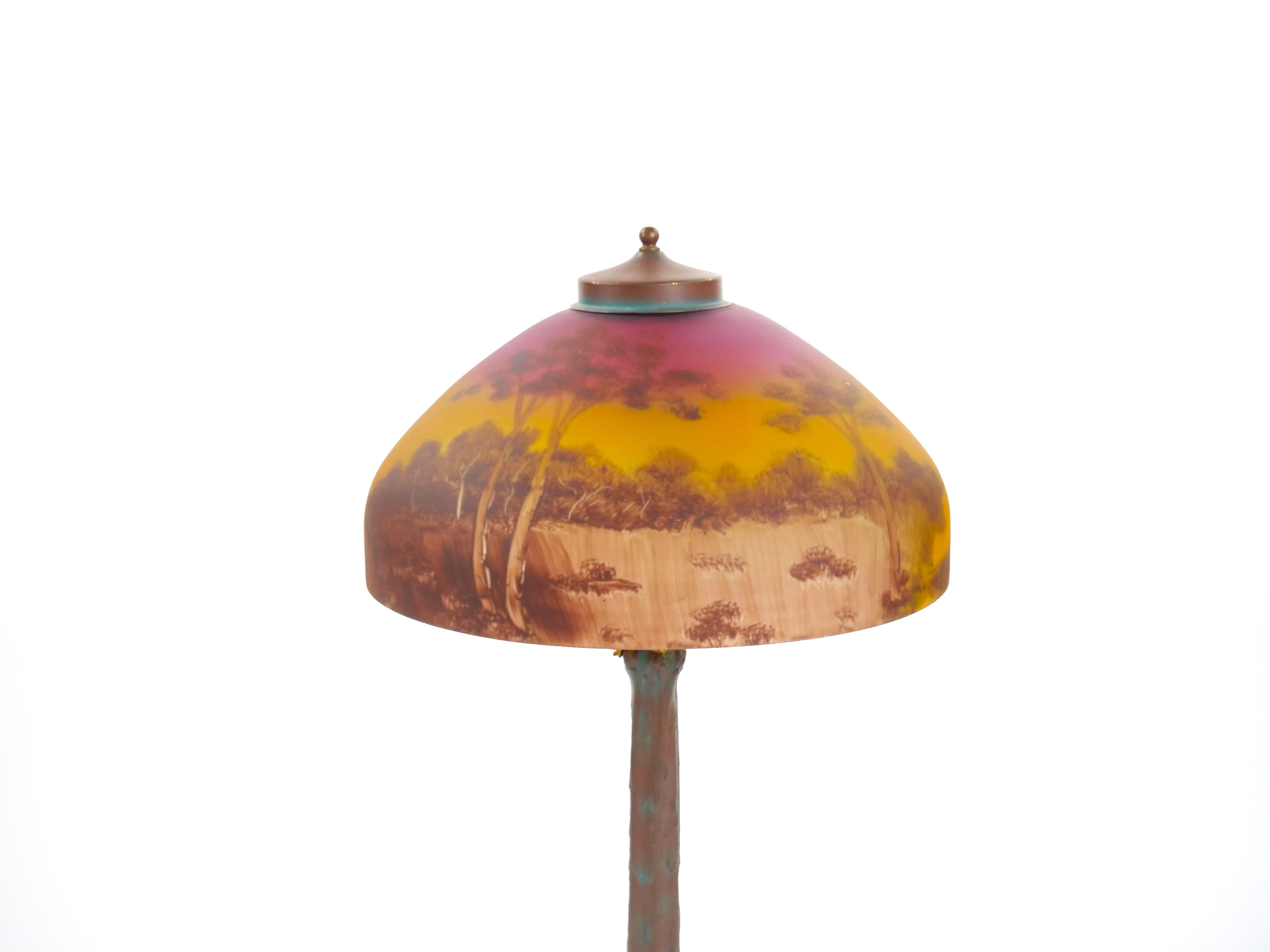 Peint à la main Table ancienne peinte à l'envers de Phoenix Arts & Crafts  / Scène de paysage, c1920 en vente