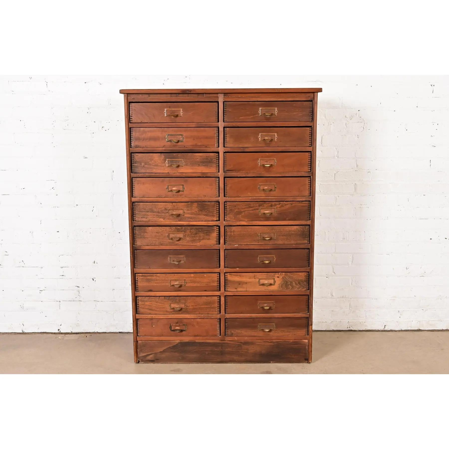 An exceptional antique Arts & Crafts 20-drawer card catalog, file cabinet, or apothecary cabinet

USA, Circa 1900

Pine, with beautiful exposed dovetail joints on the drawers, and original brass hardware.

Measures: 37.75