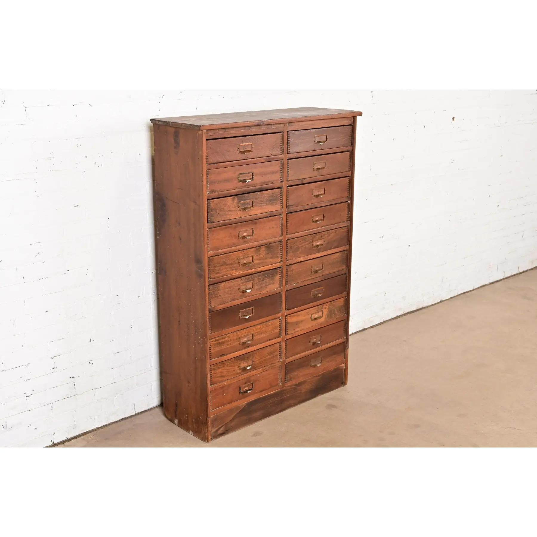 Antique Arts & Crafts Pine 20-Drawer Filing Cabinet or Apothecary Cabinet In Good Condition For Sale In South Bend, IN