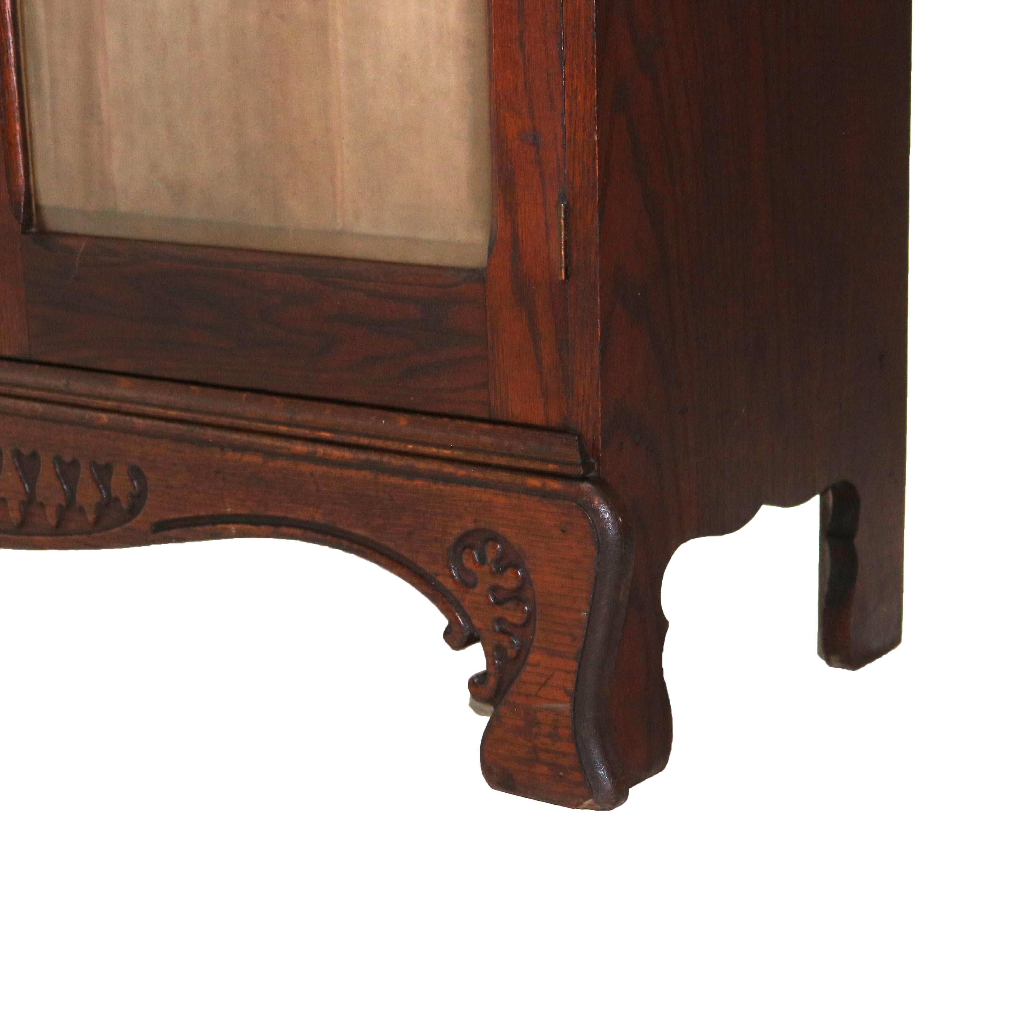 Chêne Bibliothèque Arts & Crafts ancienne à double porte en chêne pressé et sculpté C1920 en vente