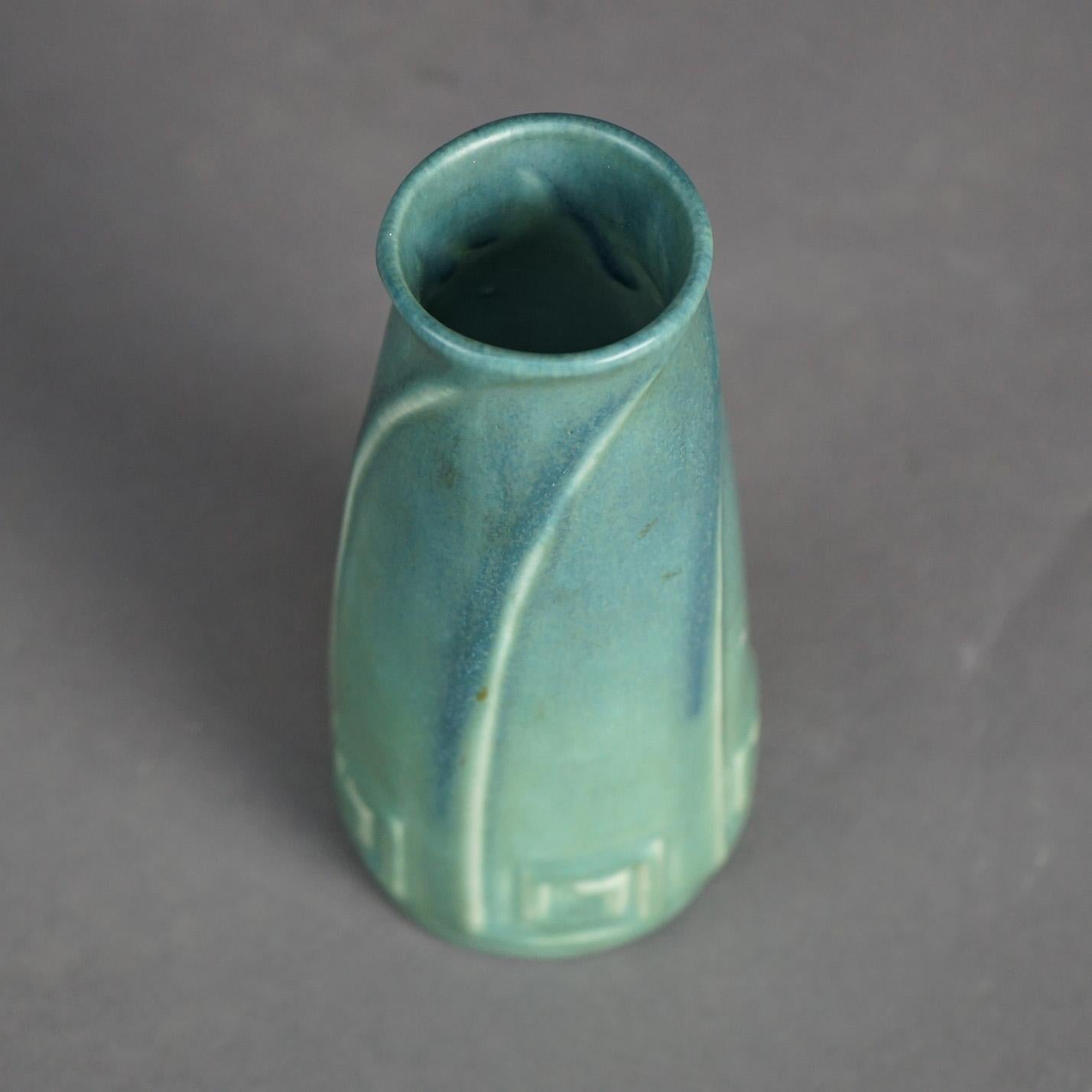 Arts and Crafts Ancien vase de poterie d'art Arts & Crafts Rookwood émaillé mat C1923 en vente