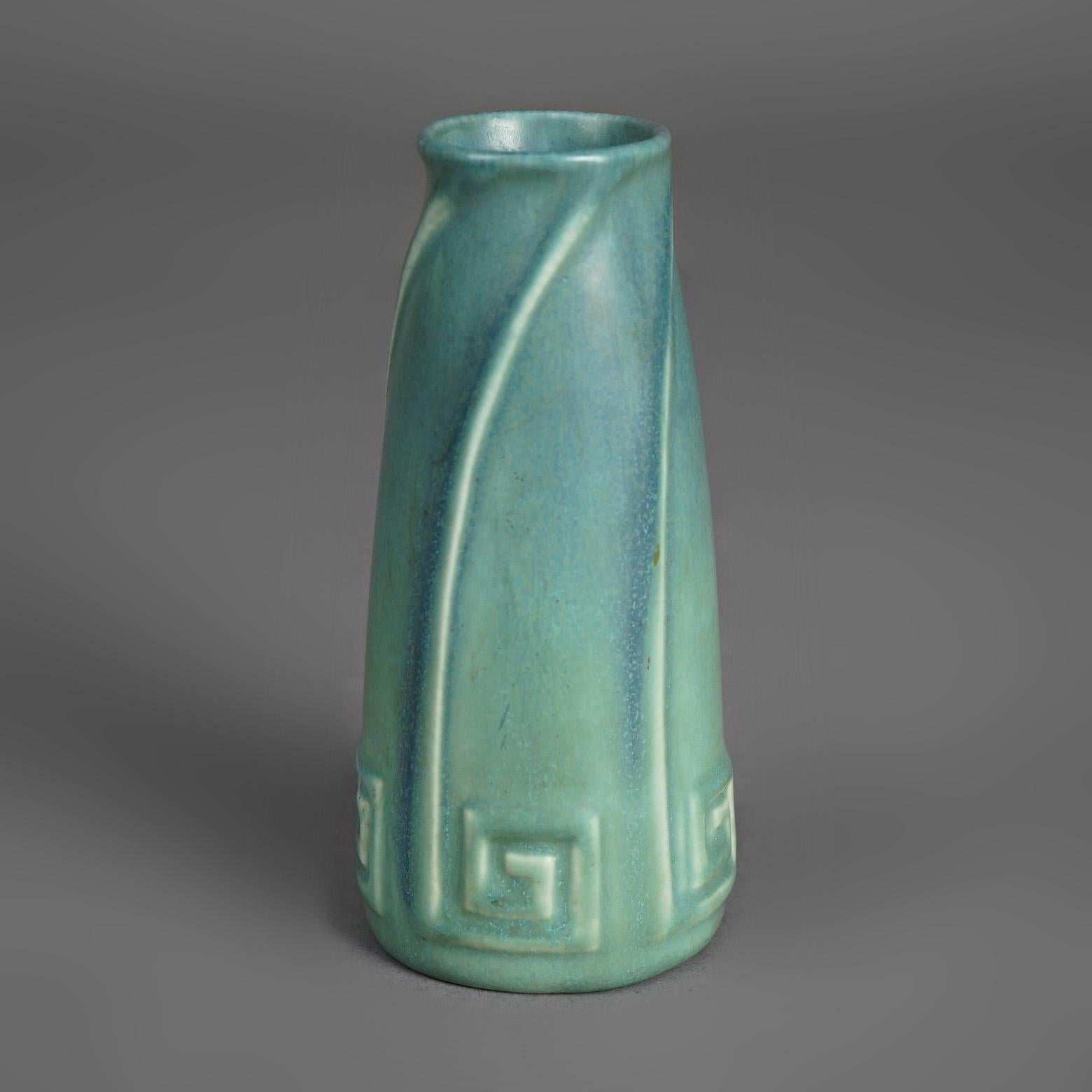 Vernissé Ancien vase de poterie d'art Arts & Crafts Rookwood émaillé mat C1923 en vente