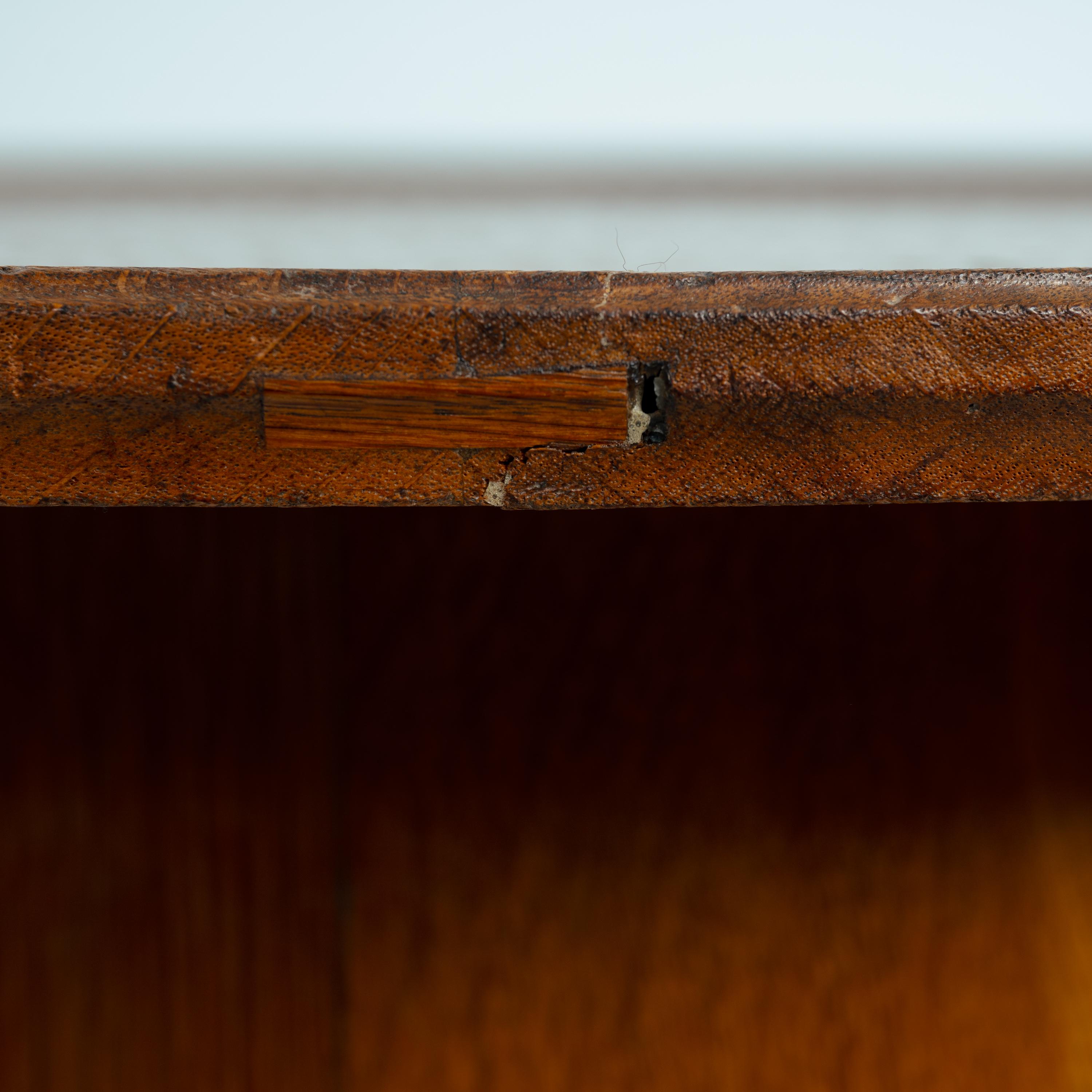 Antique Arts & crafts round sidetable in oak and copper, United Kingdom, 1908 For Sale 2