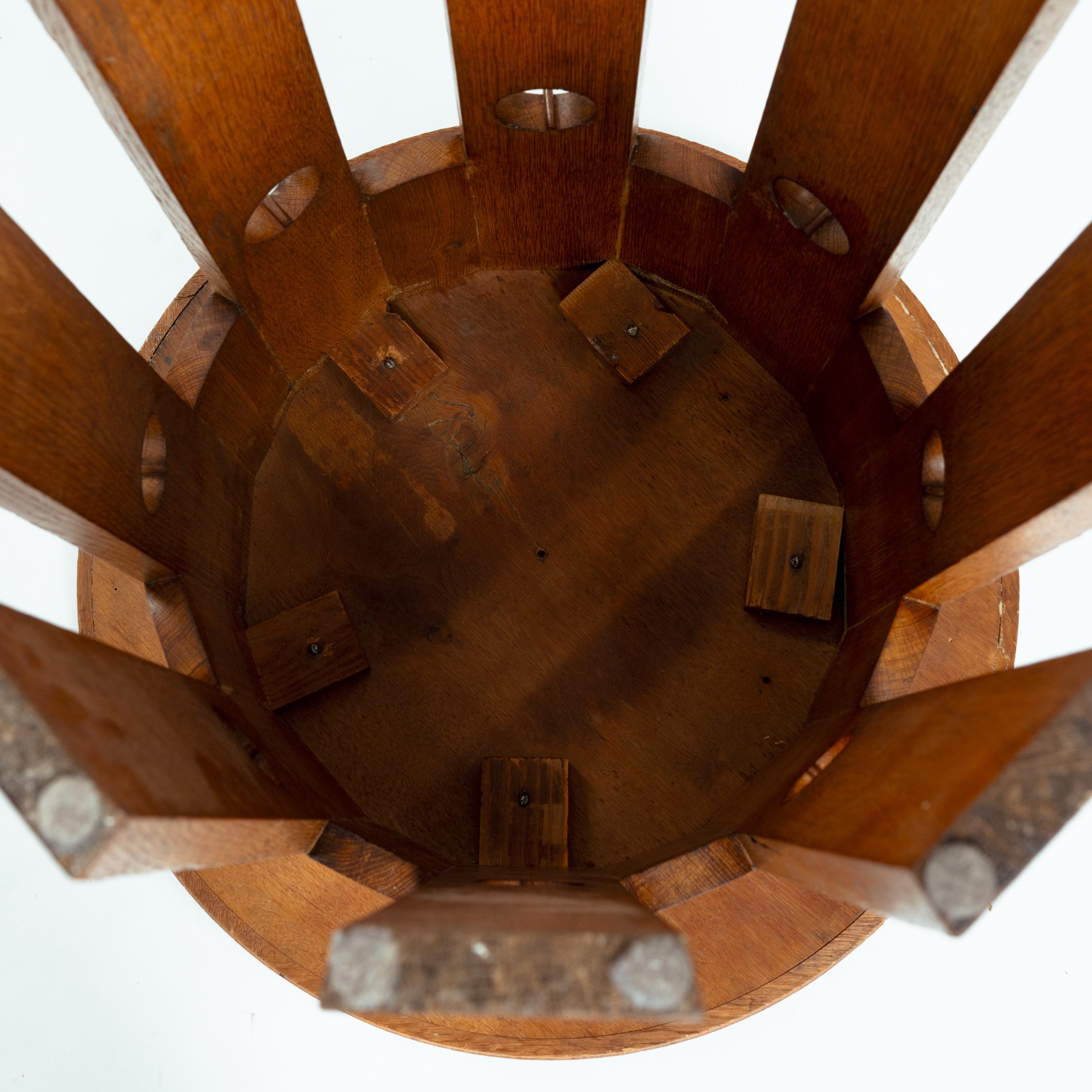 Antique Arts & crafts round sidetable in oak and copper, United Kingdom, 1908 For Sale 5