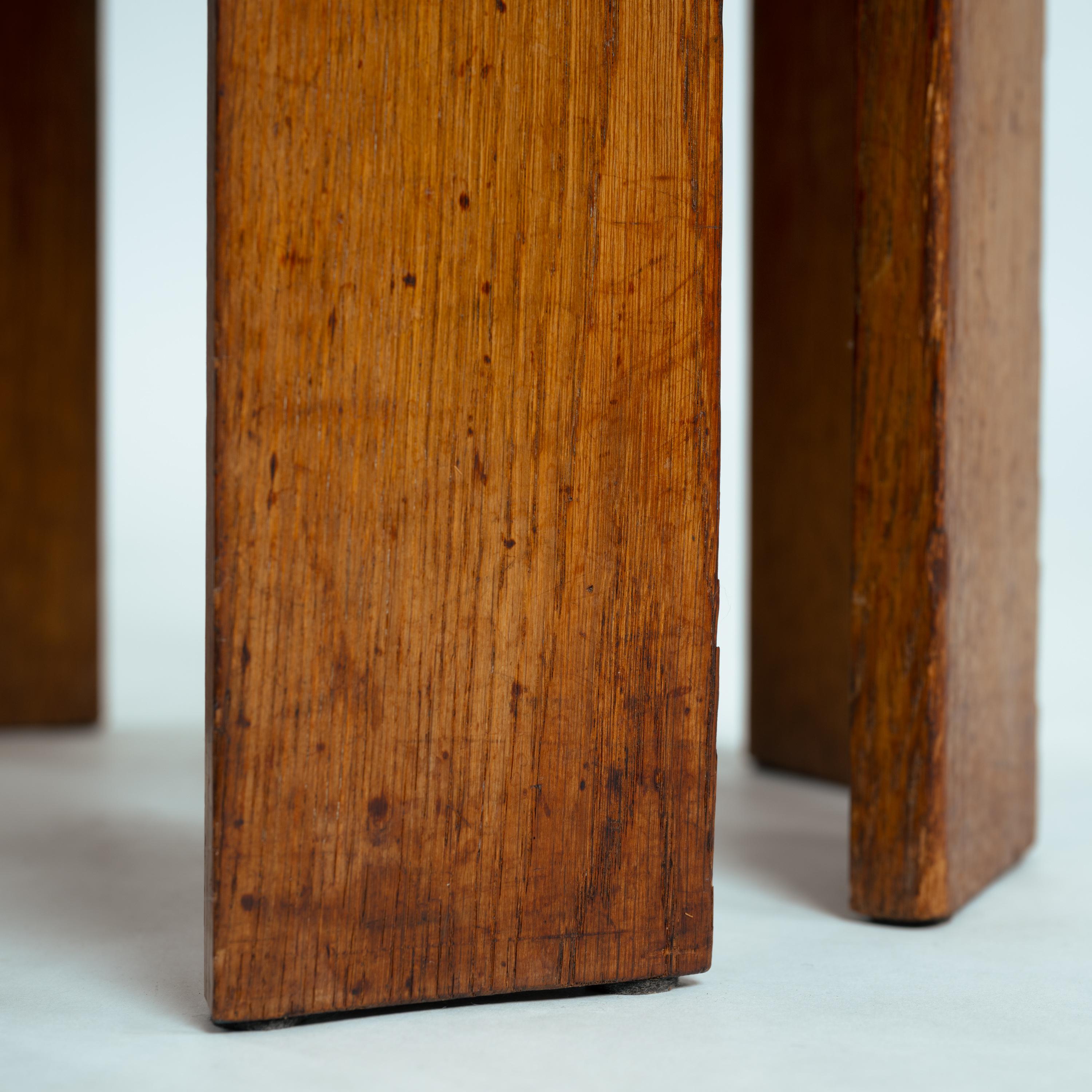 Copper Antique Arts & crafts round sidetable in oak and copper, United Kingdom, 1908 For Sale