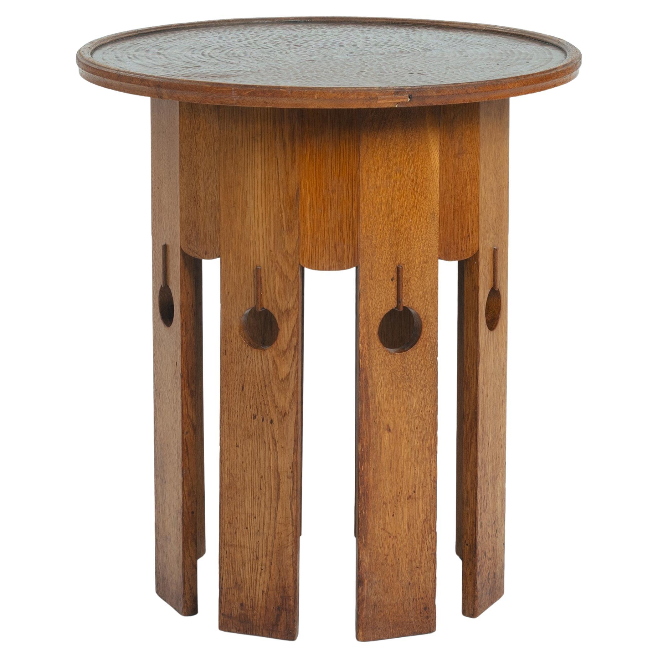 Antique Arts & crafts round sidetable in oak and copper, United Kingdom, 1908 For Sale