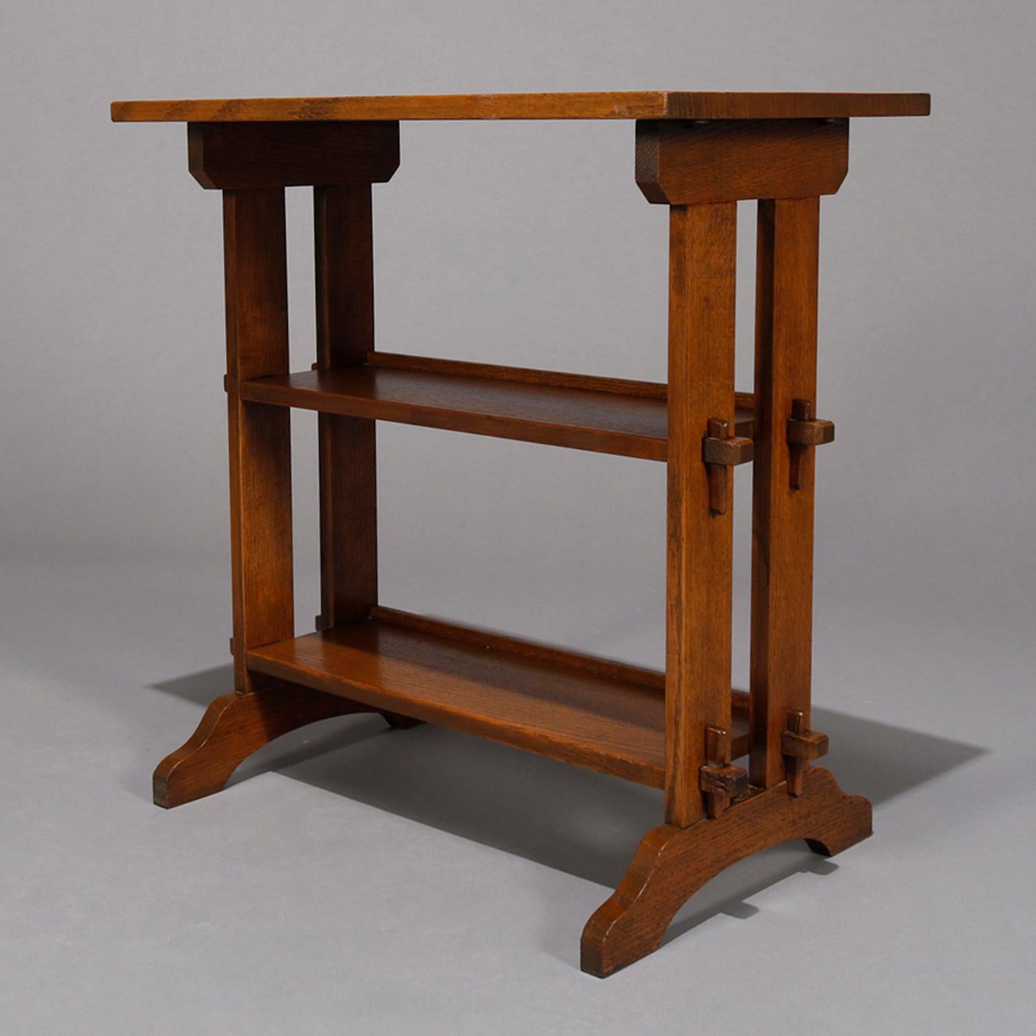 Antique Arts & Crafts Roycroft Oak Little Journey Shelved Book Stand, circa 1900 In Good Condition In Big Flats, NY