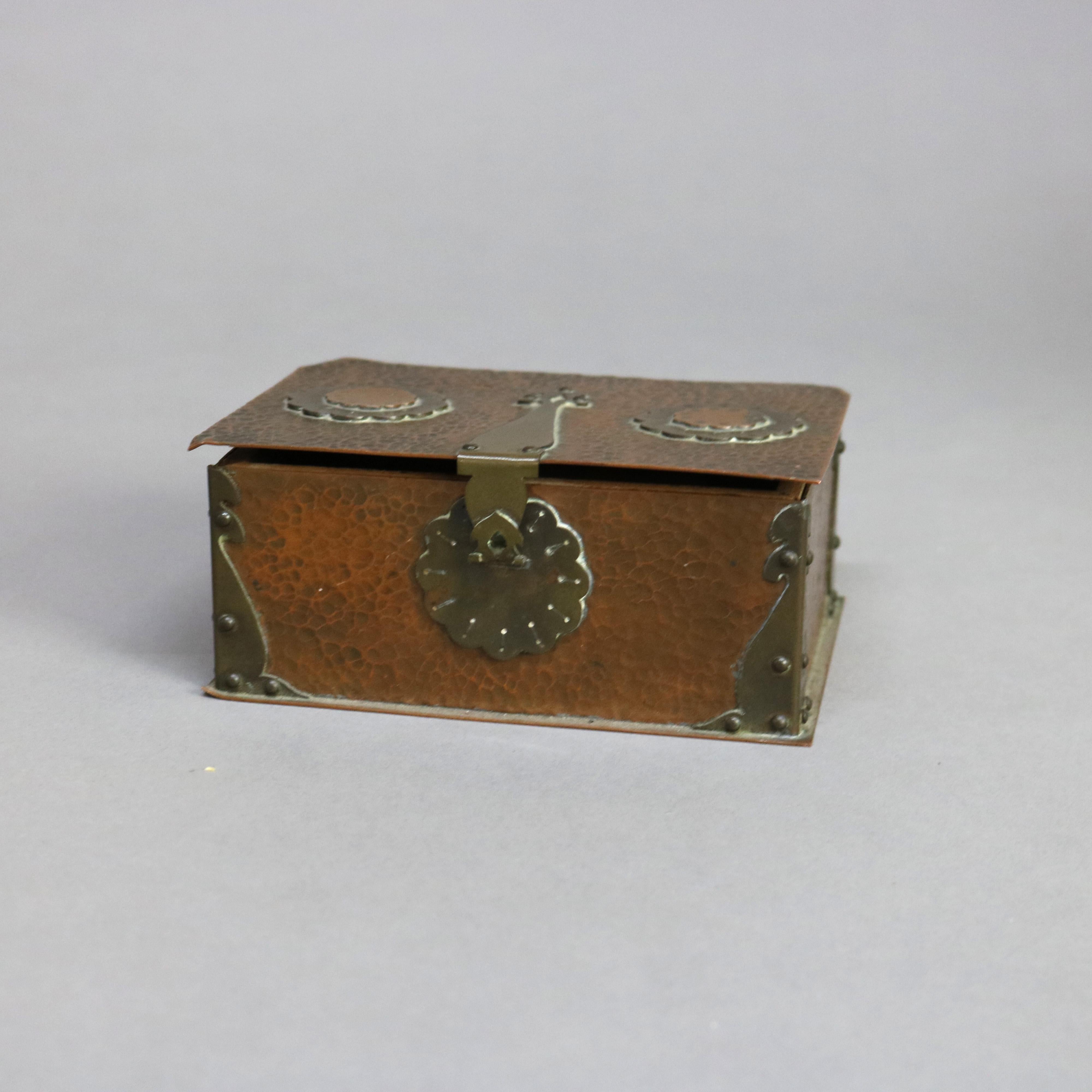 Antique Arts & Crafts Hammered Copper & Brass Trinket Box in the Manner of Roycroft C1920

Measures - 2 1/8