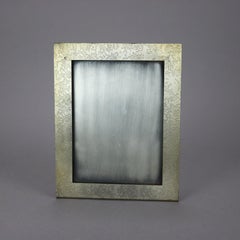 Antiker Arts and Crafts Roycroft-Bilderrahmen aus strukturiertem Silberblech über Messing