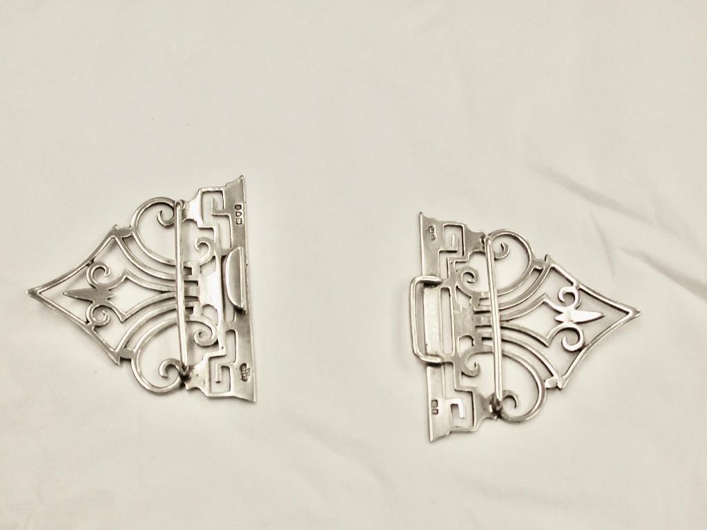 Sterling Silver Antique Arts & Crafts Silver Belt Buckle, Goldsmiths & Silversmiths Co Ltd, 1902 For Sale