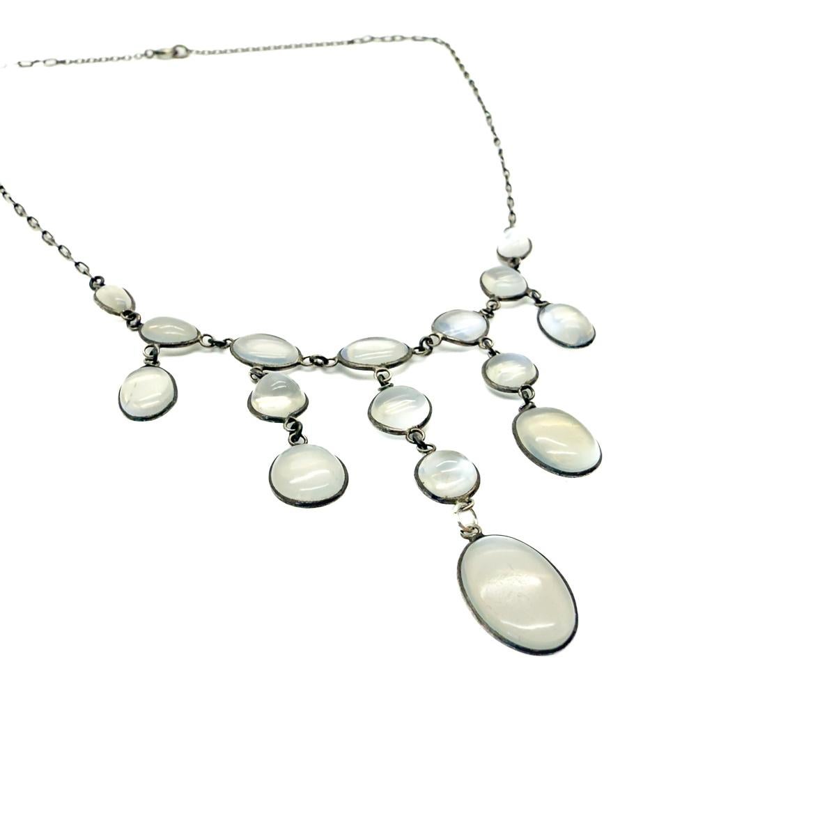 da uomo o donna Antique Arts & Crafts Silver Moonstone Droplet Necklace 1900s in vendita