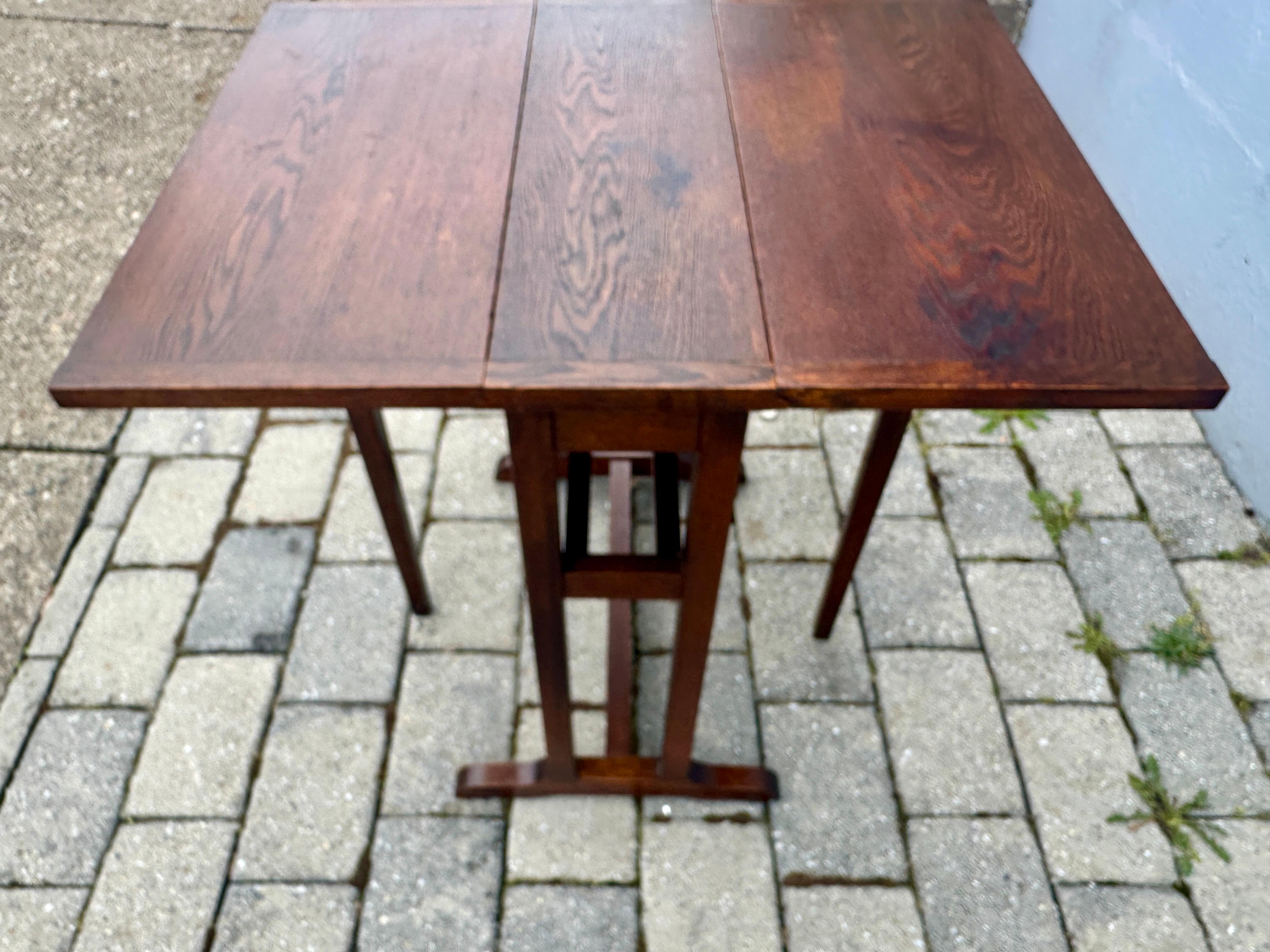 Américain Petite table à abattant Arts & Crafts d'époque Stickley en vente