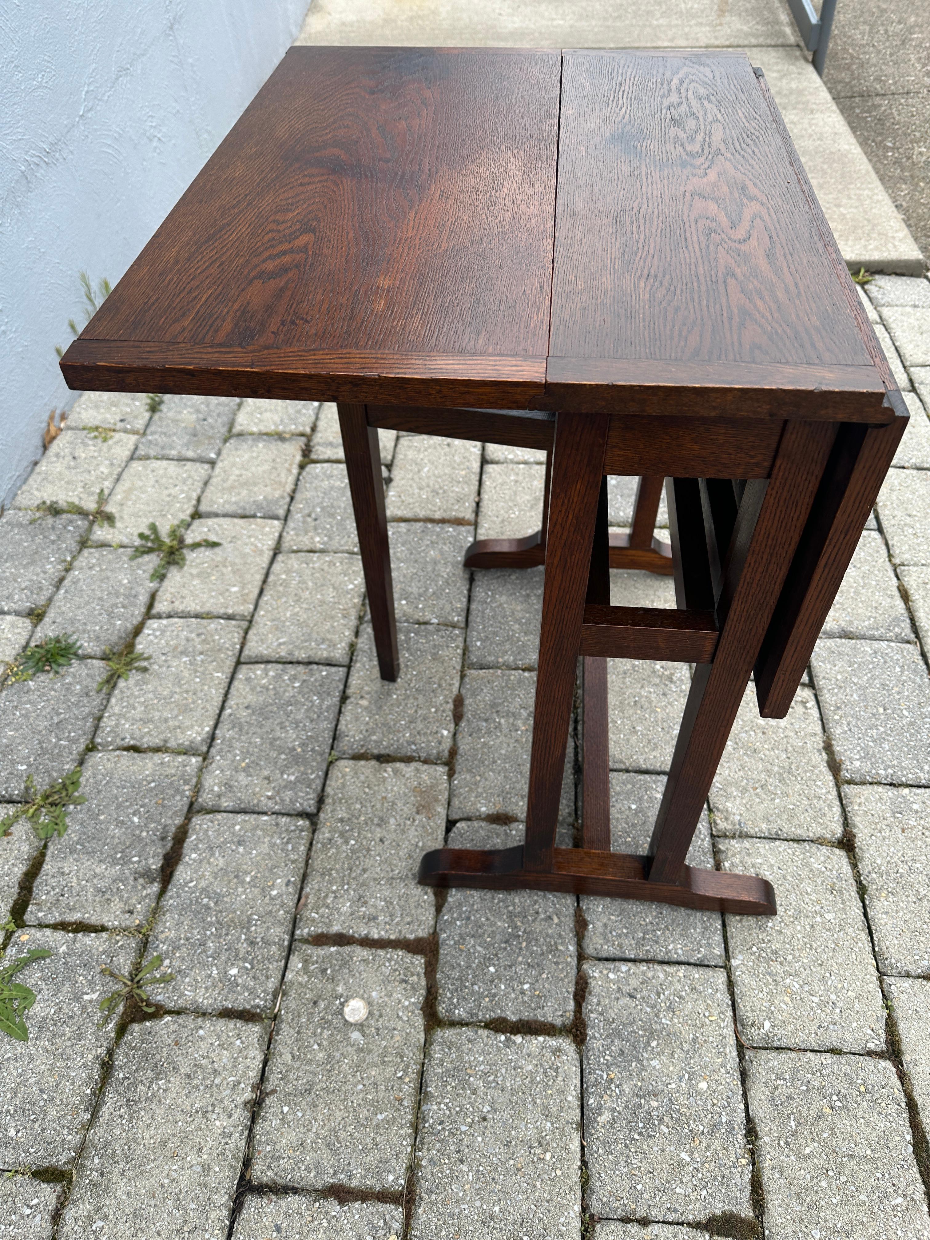 Petite table à abattant Arts & Crafts d'époque Stickley Bon état - En vente à Shamokin Dam, PA