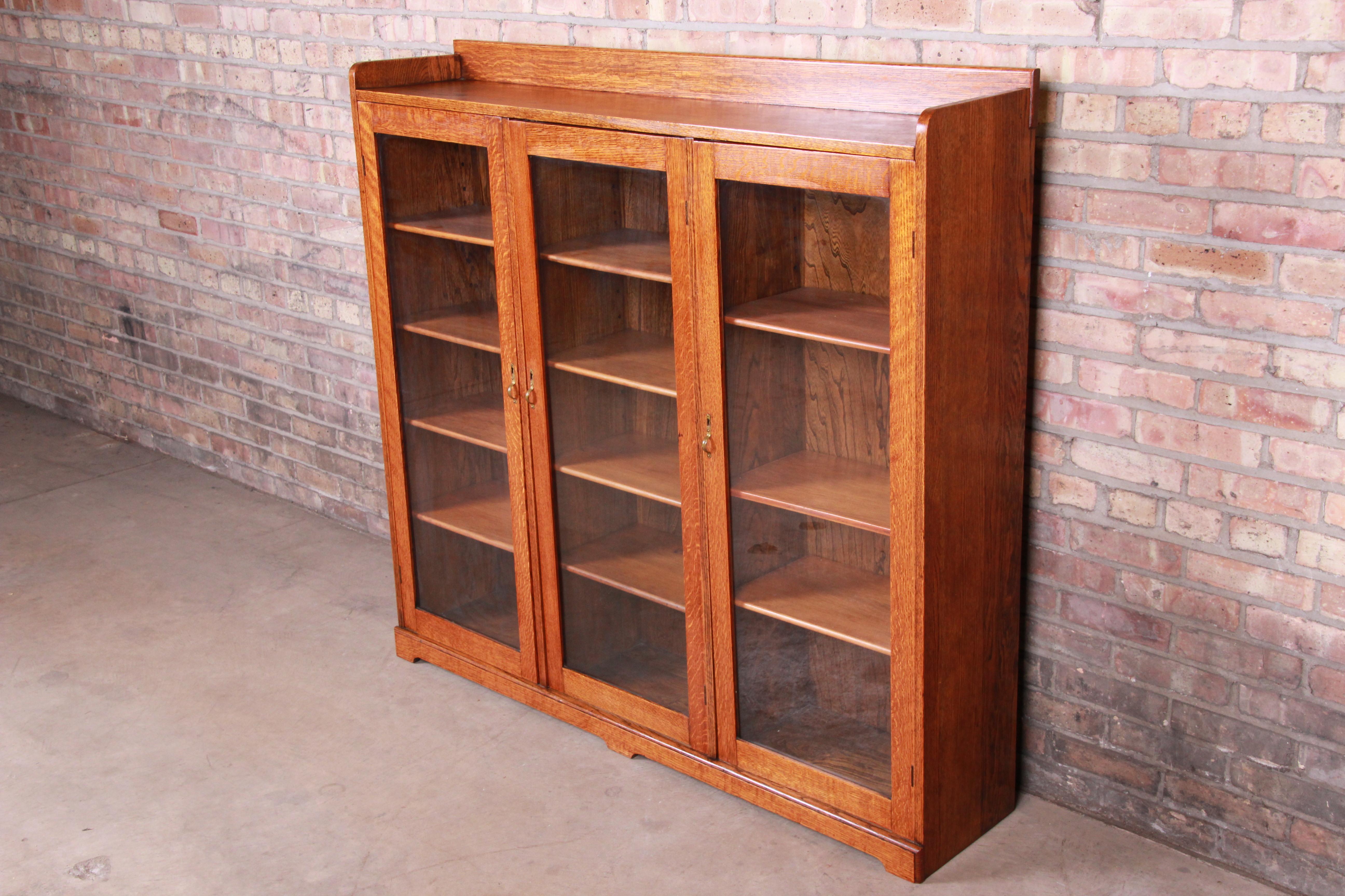 A beautiful Arts & Crafts solid quarter sawn oak glass front triple bookcase

USA, circa 1900

Solid oak, with glass front doors and brass hardware.

Measures: 54.13
