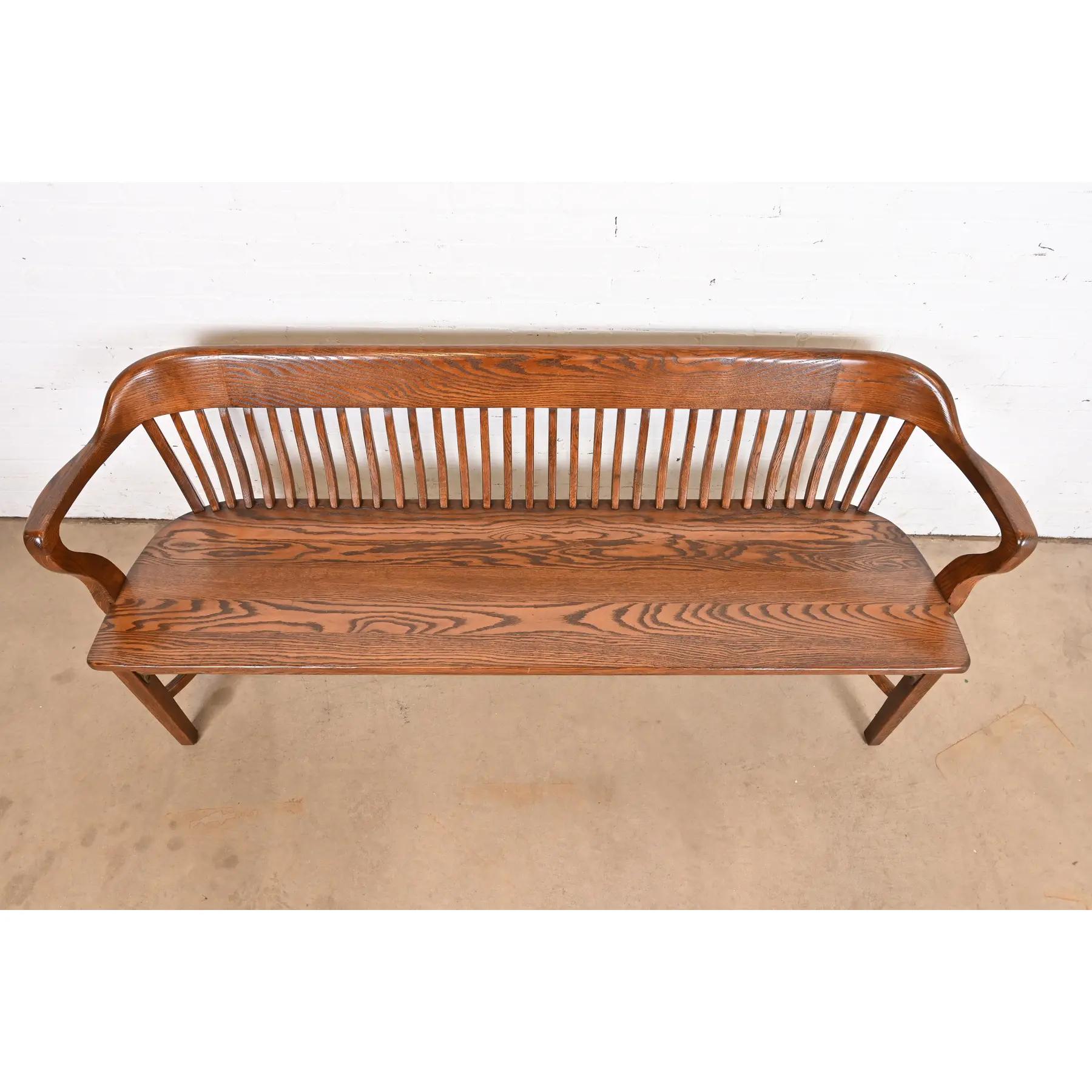 Quercia Panca da avvocato in rovere massiccio di Arte Antiques, appena rifinita in vendita