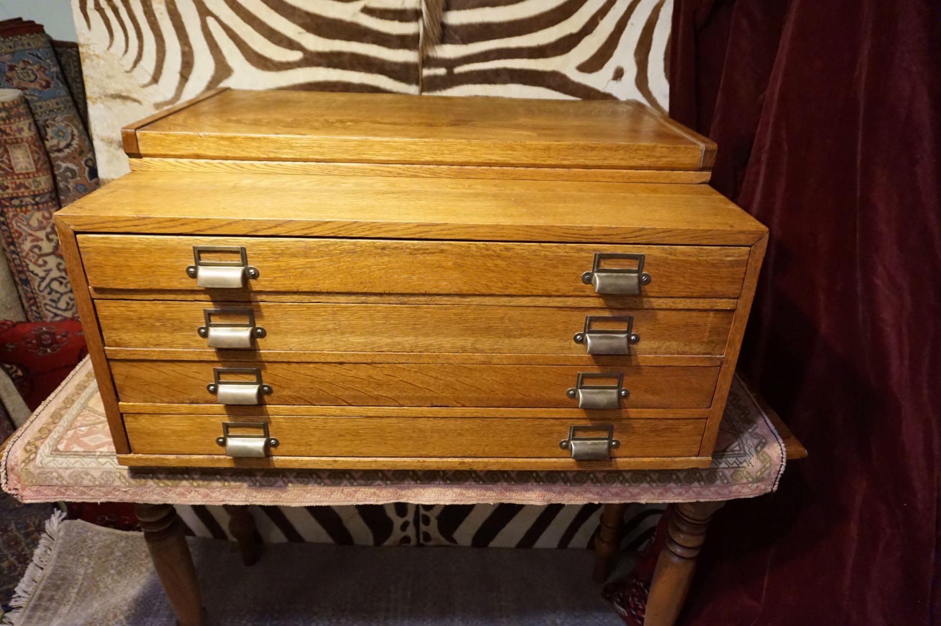 Ancienne armoire Arts & Crafts en chêne massif empilable avec tiroirs profonds en vente 3
