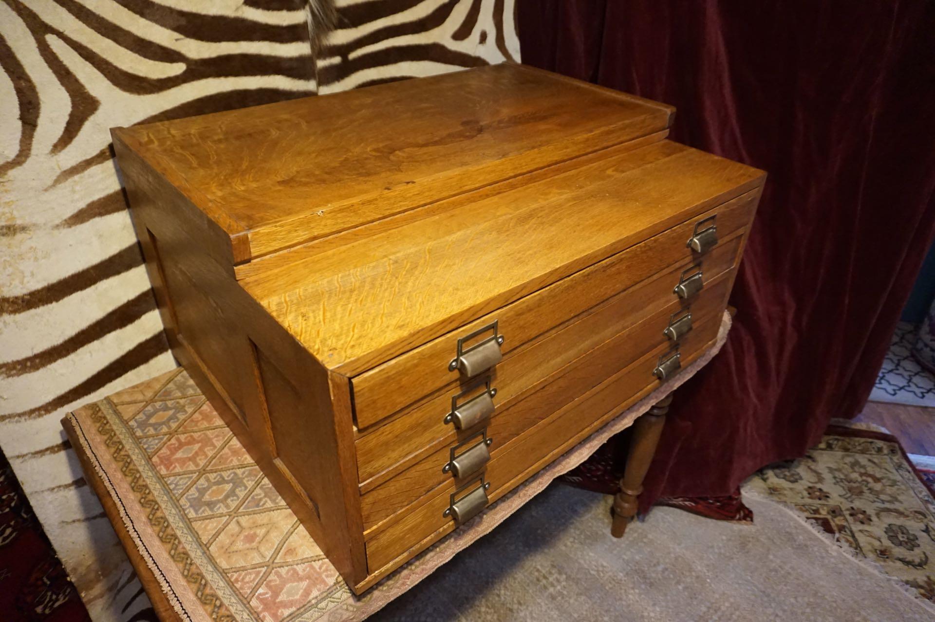 Fait main Ancienne armoire Arts & Crafts en chêne massif empilable avec tiroirs profonds en vente