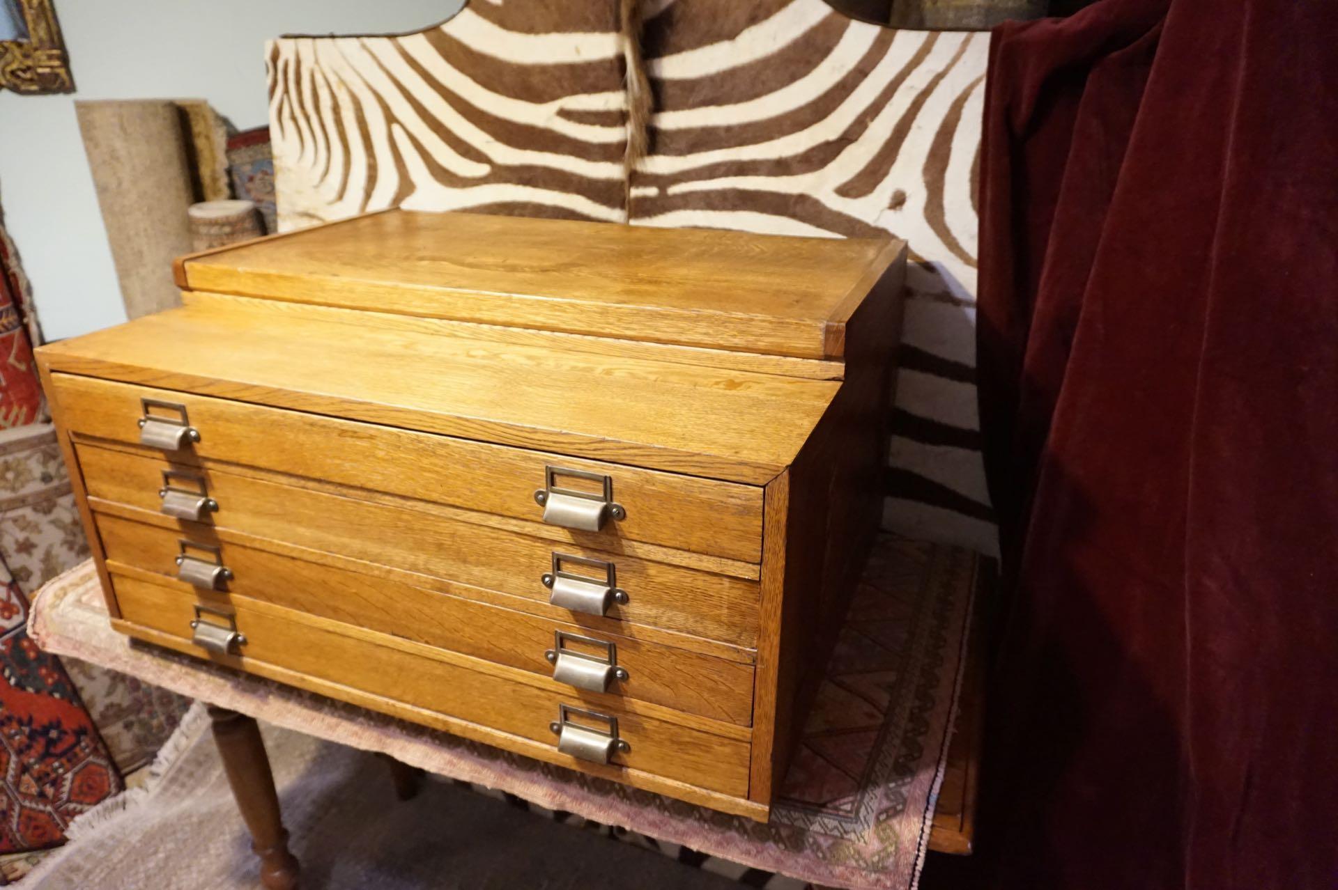 Ancienne armoire Arts & Crafts en chêne massif empilable avec tiroirs profonds en vente 1