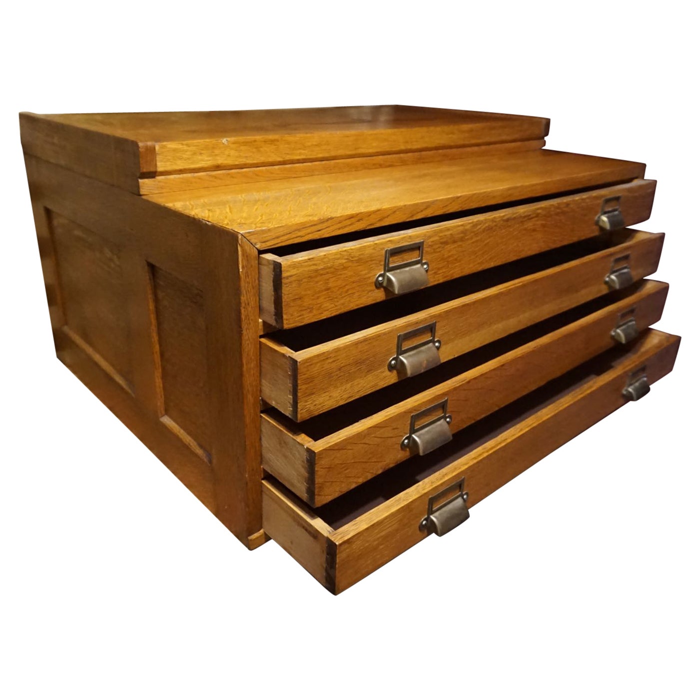 Antiker Arts and Crafts-Schrank aus massivem Eichenholz mit tiefen Schubladen
