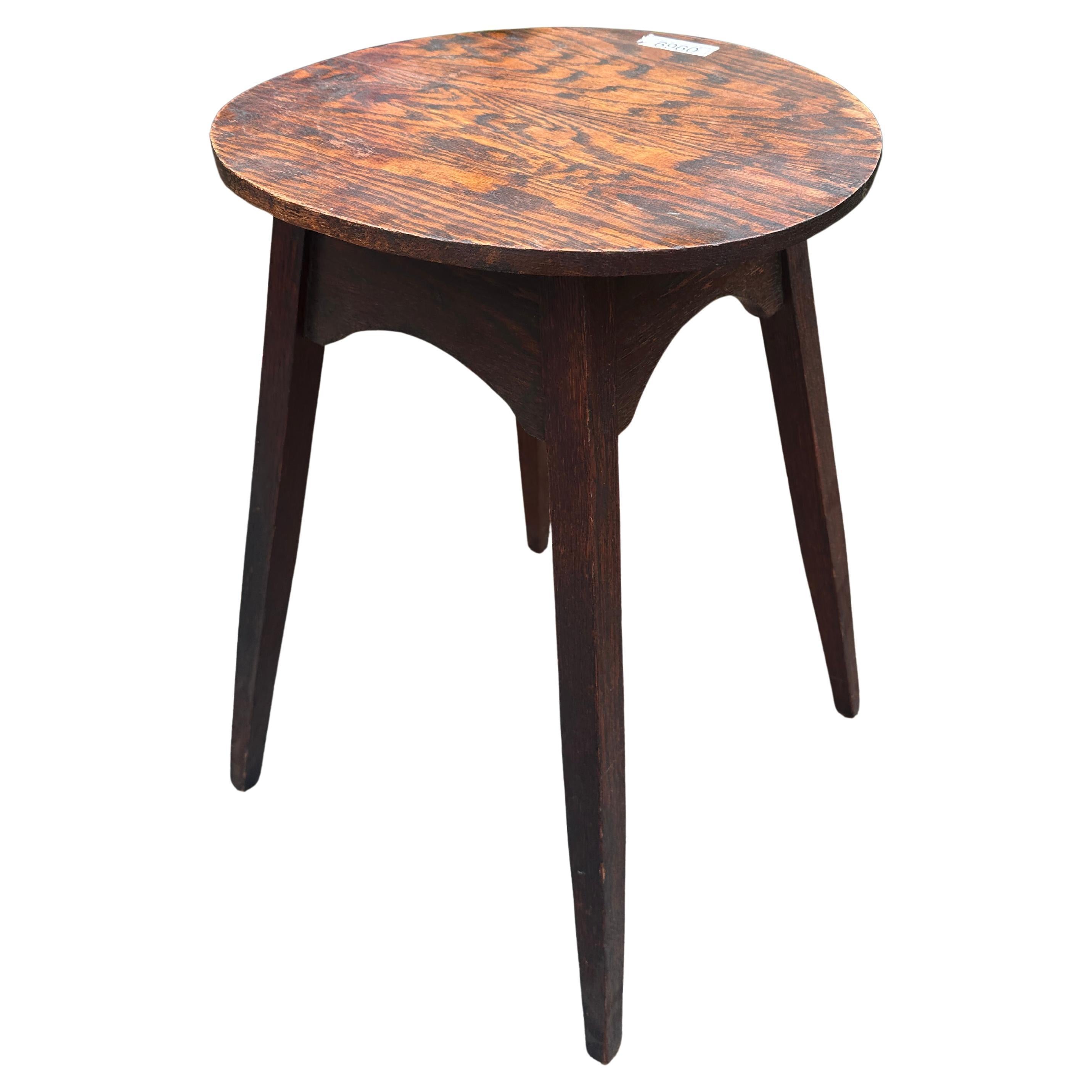 Arte antica e artigianato  circa 1910  Tavolino con gambe stese Stickley bros