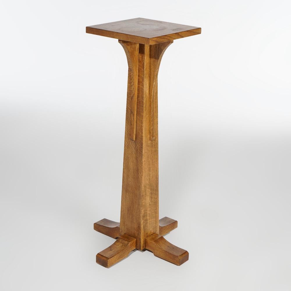 An Arts and Crafts plant stand by Stickley offers oak construction with square display raised on column having convex corbels and four feet, maker label as photographed, 20th century

Measures- 36.25'' H x 16'' W x 16'' D.