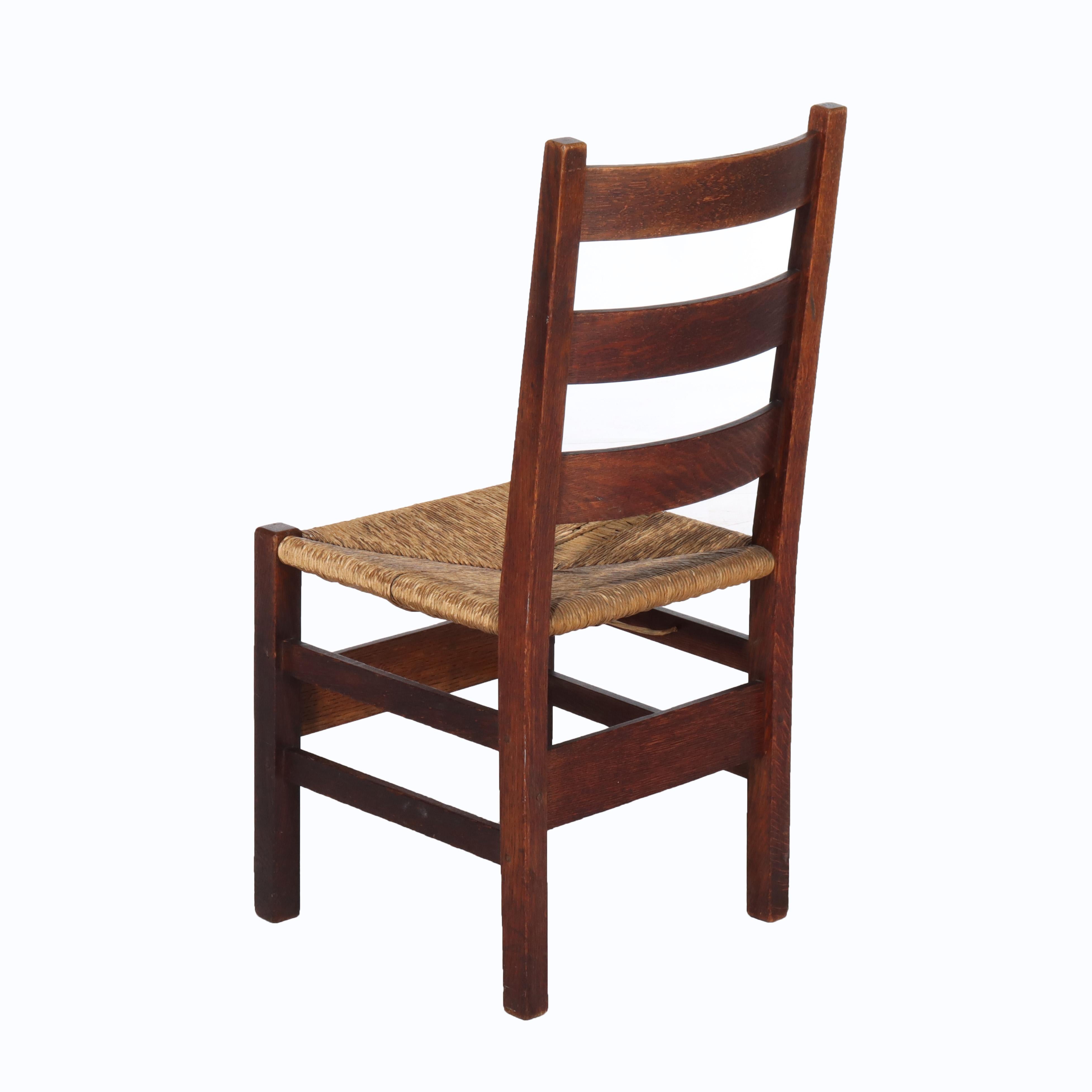 Silla antigua Arts & Crafts Stickley con respaldo de listones de roble y asiento de junco Sin firmar C1910 Artes y manualidades en venta