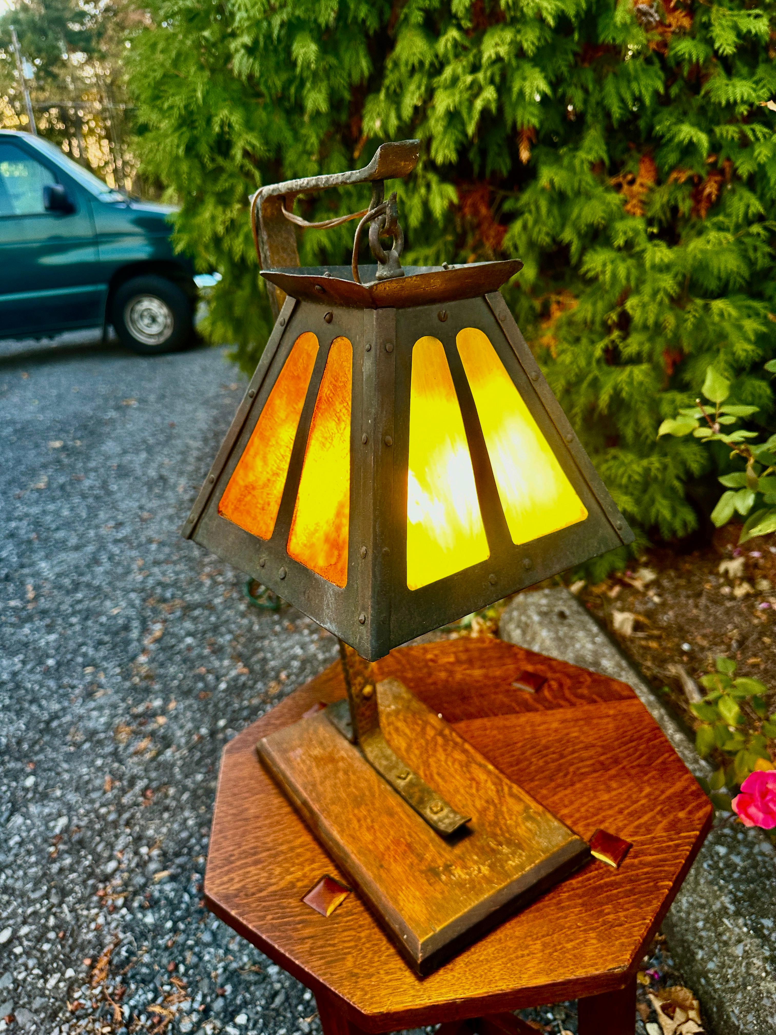 Arts and Crafts Lampada da tavolo antica Arts & Crafts nello stile di Gustav Stickley  w5240