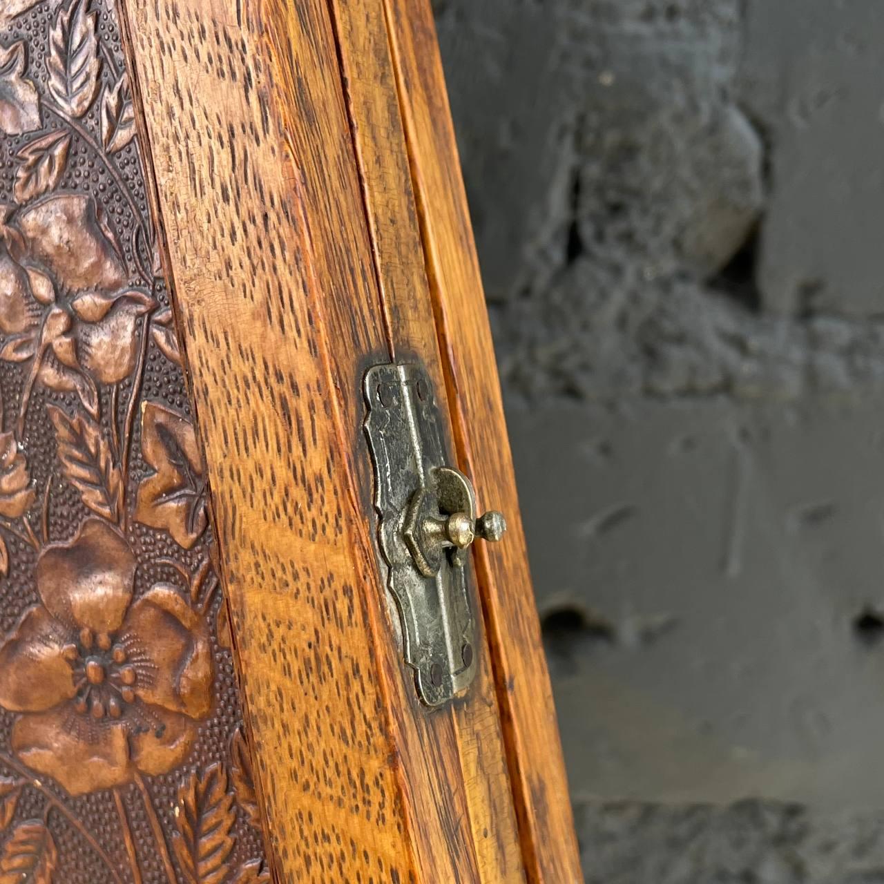 Antique Arts & Crafts Trifold Wall Hanging Vanity Mirror en vente 5