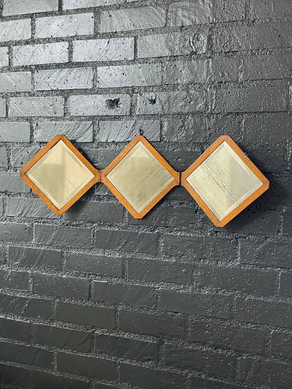 Americano Antique Mirror Trifold da parete appeso a specchio di vanità in vendita