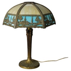 Lampe de bureau ancienne Arts & Crafts en verre bicolore avec scène d'église, vers 1920