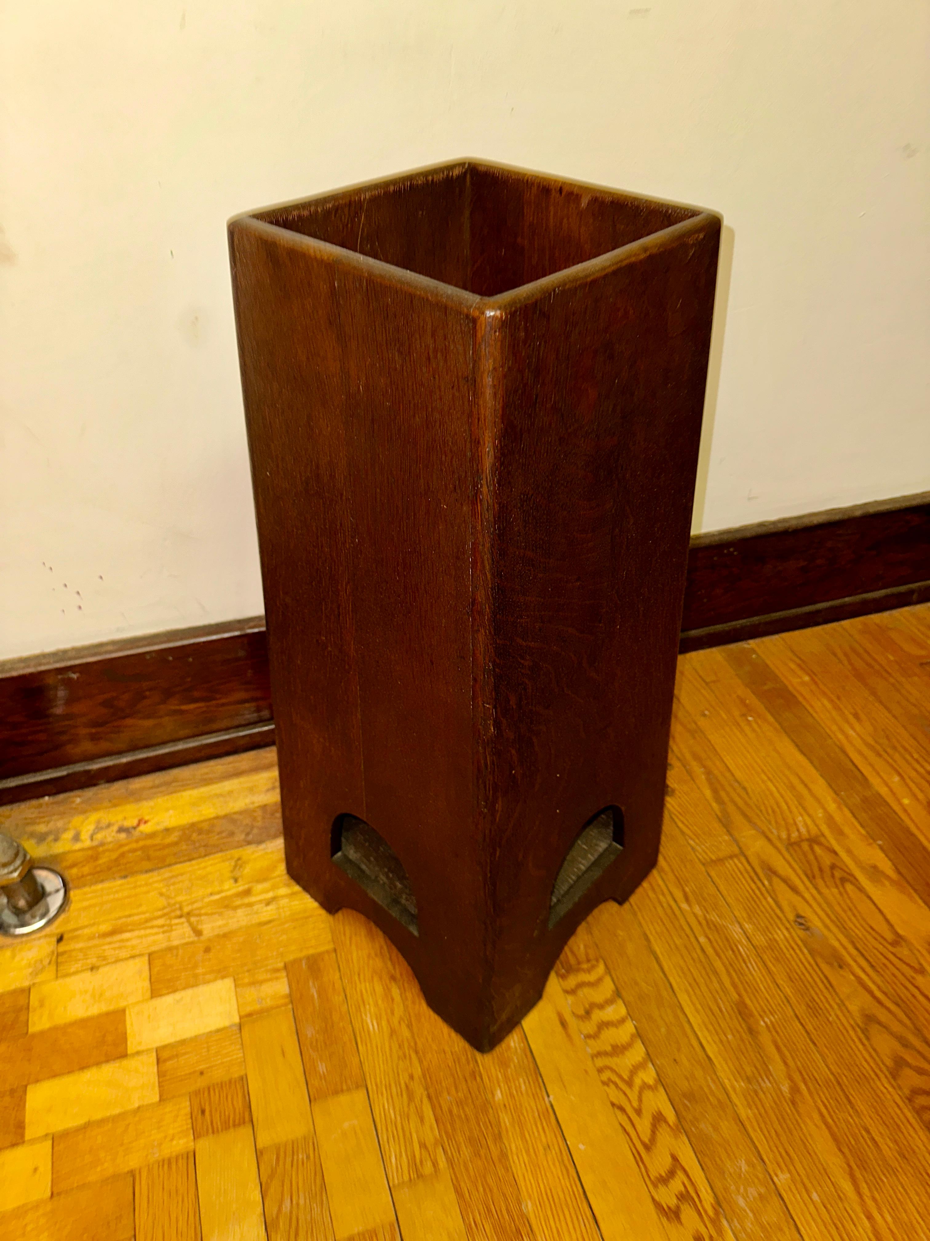 Arts and Crafts Antico  Portaombrelli A&C di Brooks, modello 228 - W4984  Vendita dell'epoca Stickley in vendita