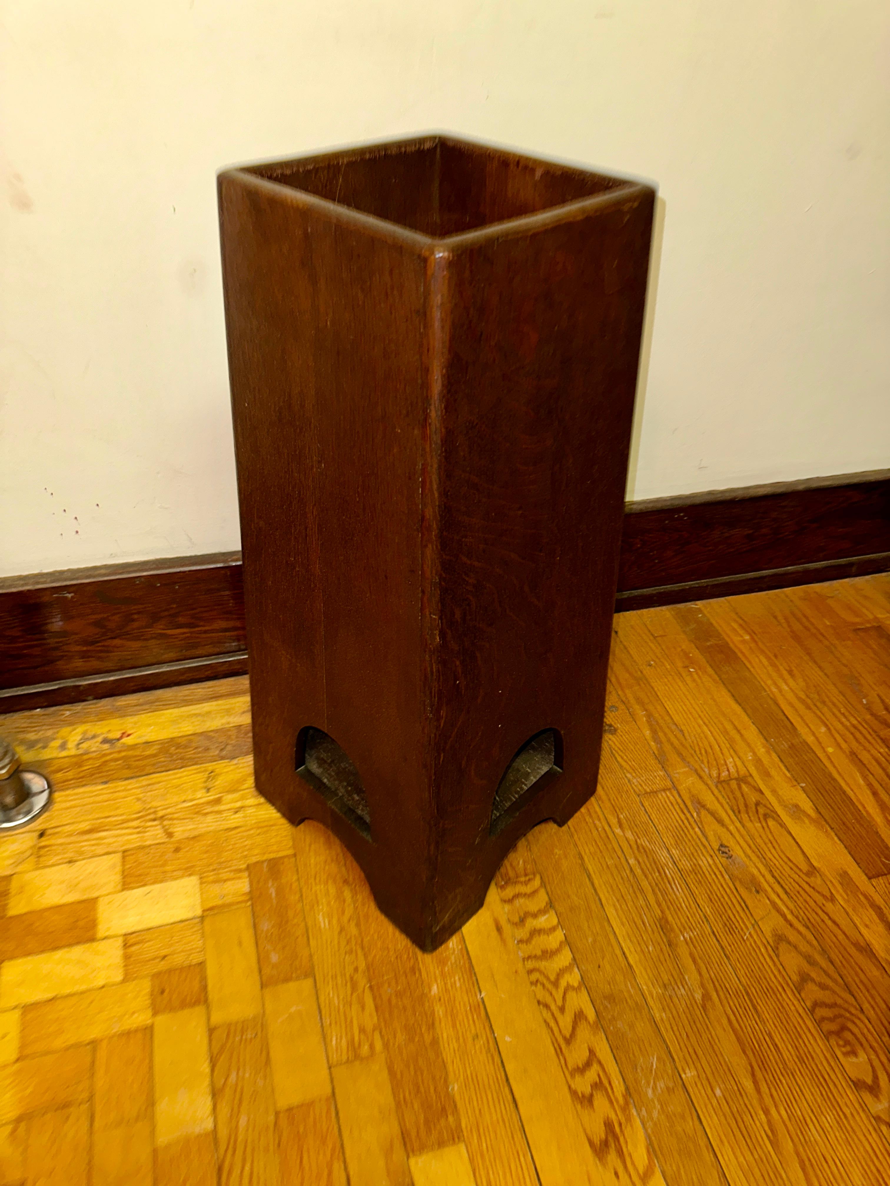 Americano Antico  Portaombrelli A&C di Brooks, modello 228 - W4984  Vendita dell'epoca Stickley in vendita