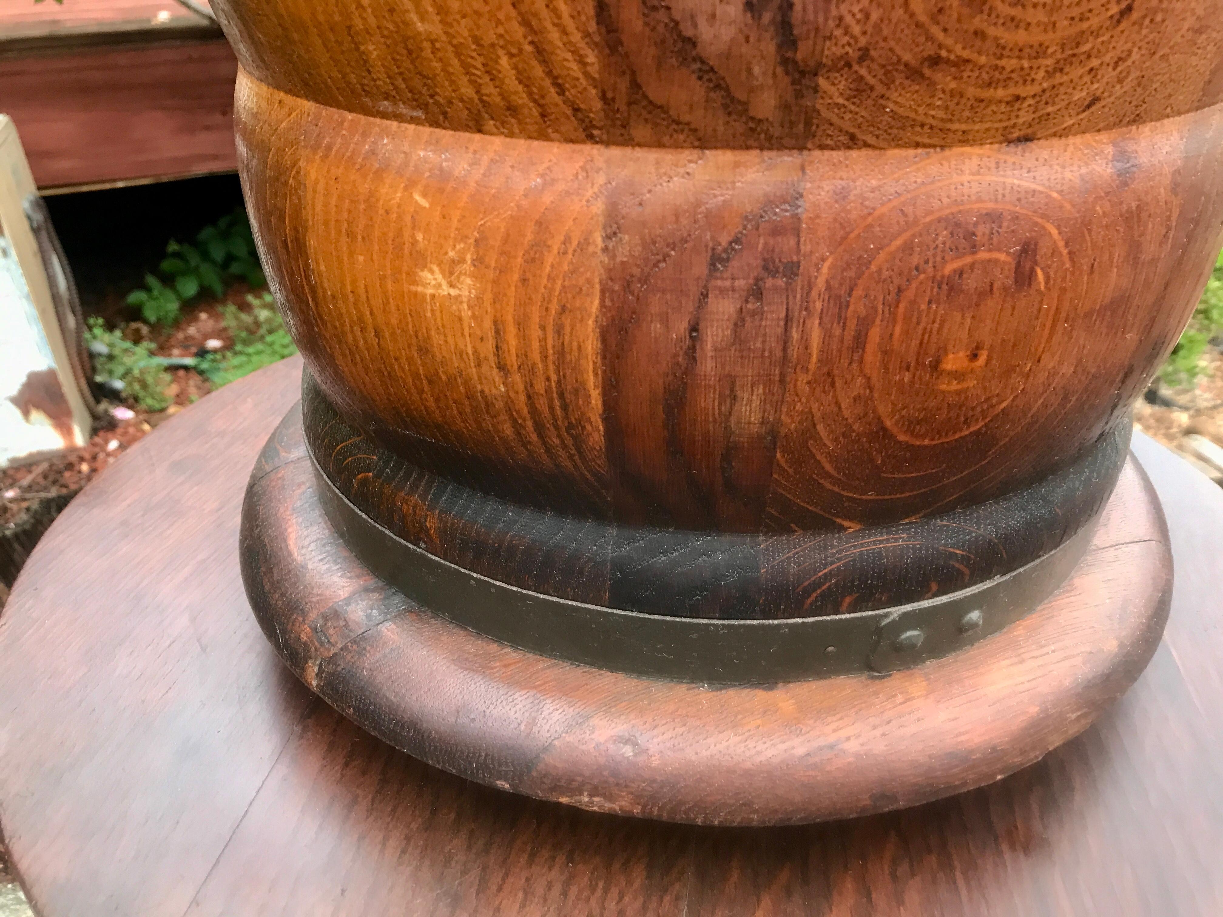 Antiquities nice  1/4 OAK scié Stand Umbrella avec   WROUGH  FER  sangle  - W7562 Bon état - En vente à Shamokin Dam, PA