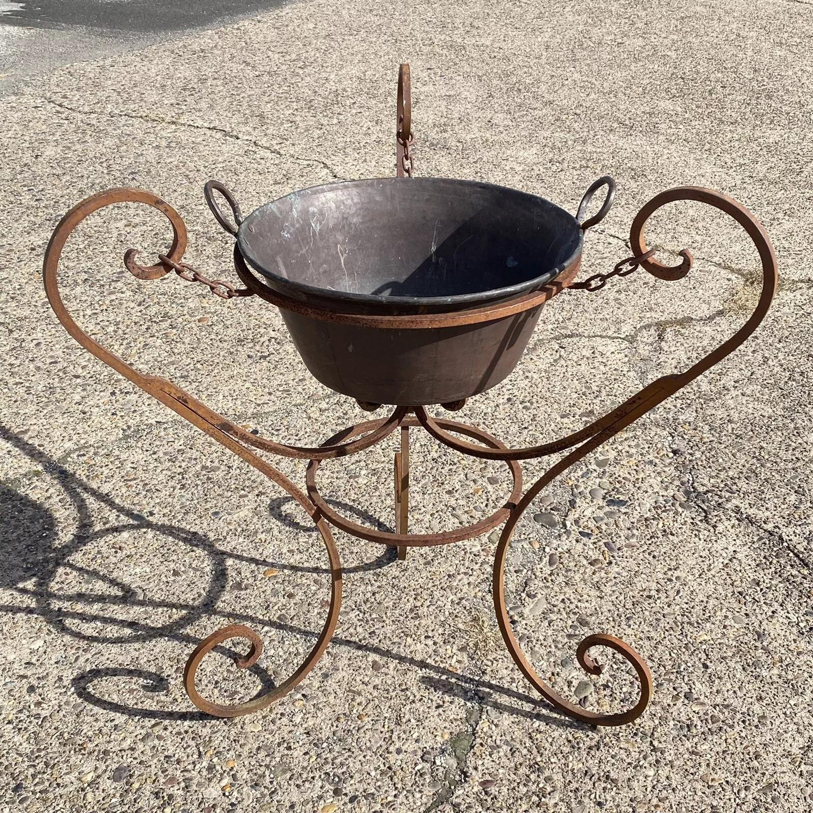 Antique Gothic Arts & Crafts Scrolling Wrought Iron Party Tub with Copper Pot Champagne Wine Chiller. Circa Late 19th Century. Measurements: 35.5